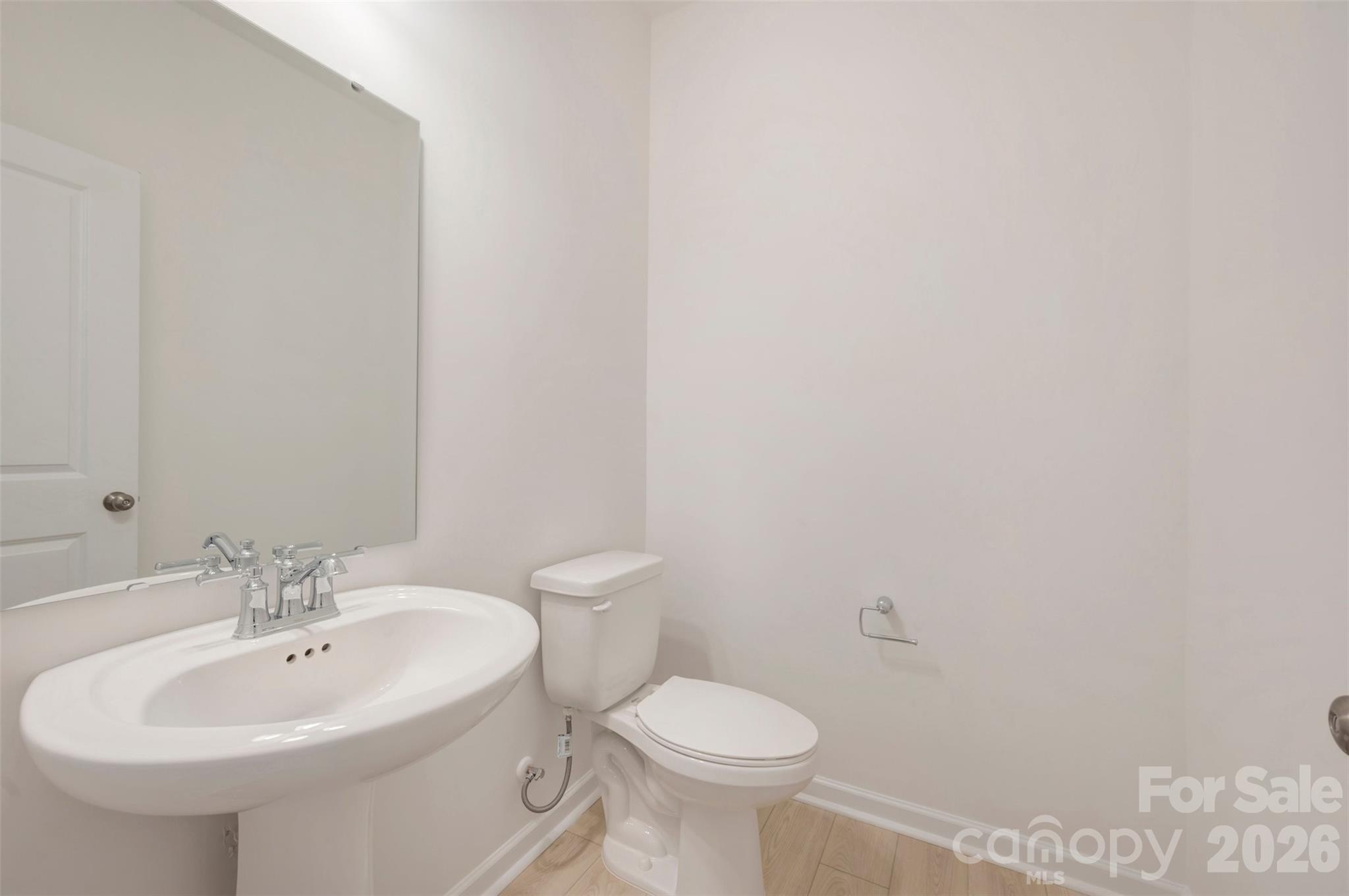 Powder room - 1554 Kate Cecil Way, York