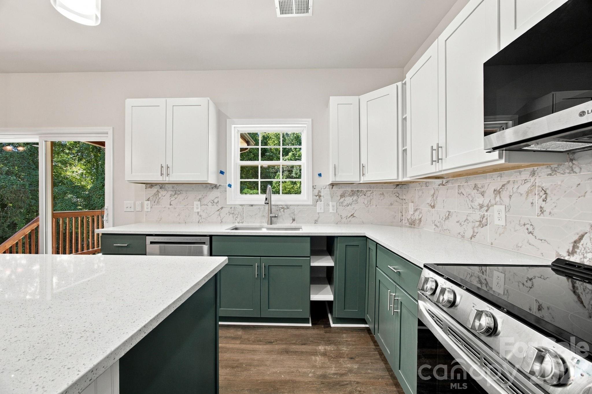 Single Family Residence at 122 McCarver Road, Gastonia, photo 5 of 33