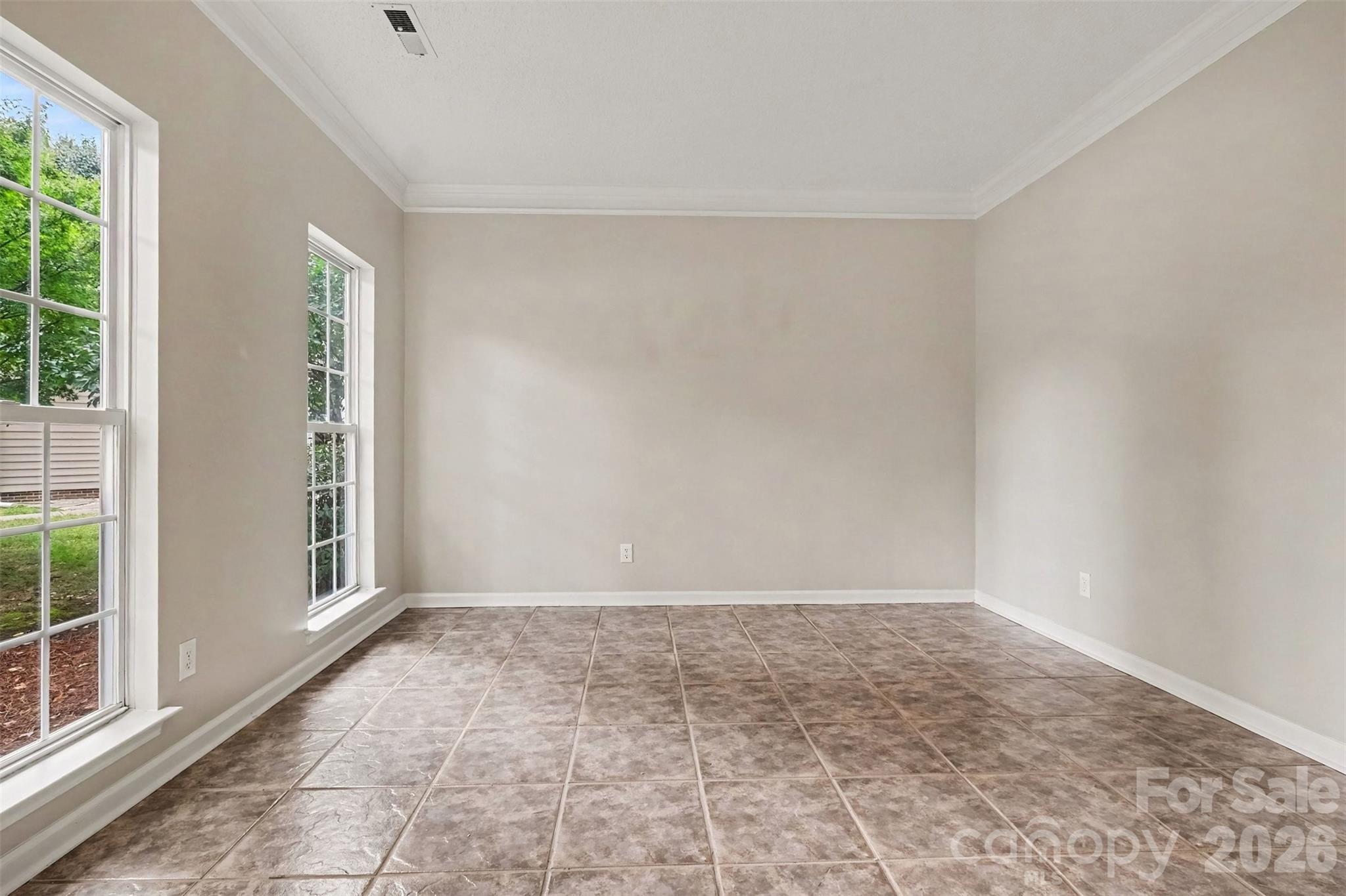 Single Family Residence at 1372 Yorkshire Place NW, Concord, photo 8 of 35