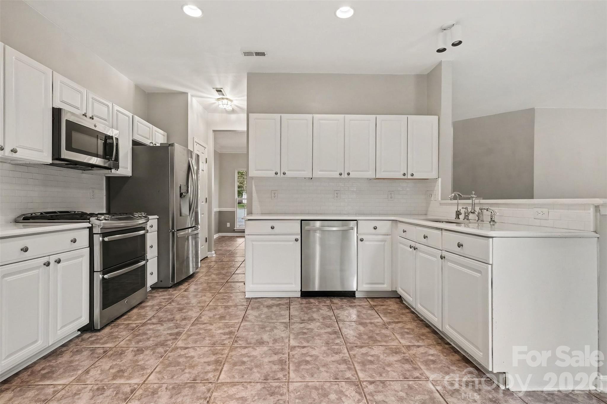 Single Family Residence at 1372 Yorkshire Place NW, Concord, photo 13 of 35