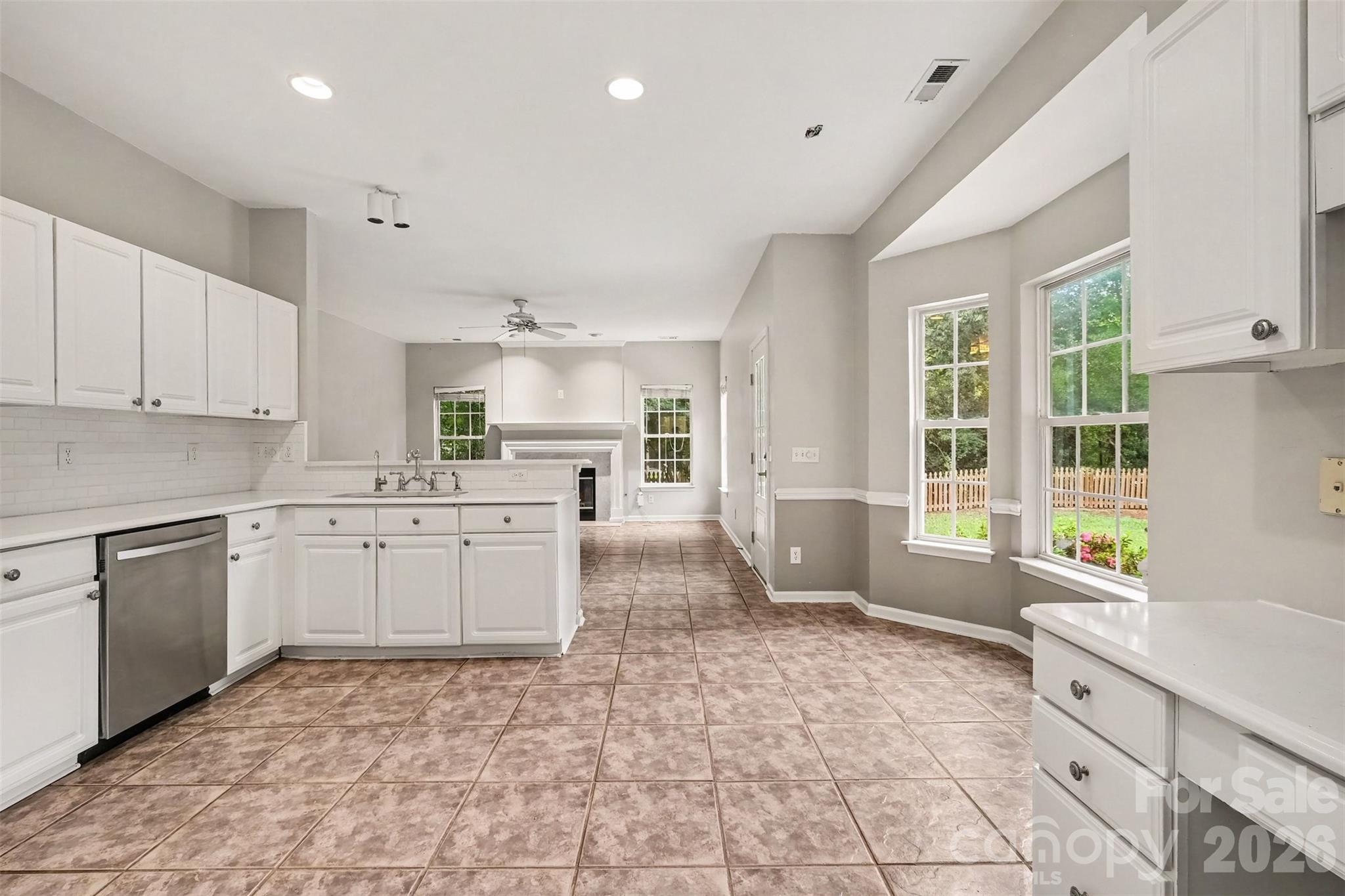 Single Family Residence at 1372 Yorkshire Place NW, Concord, photo 14 of 35