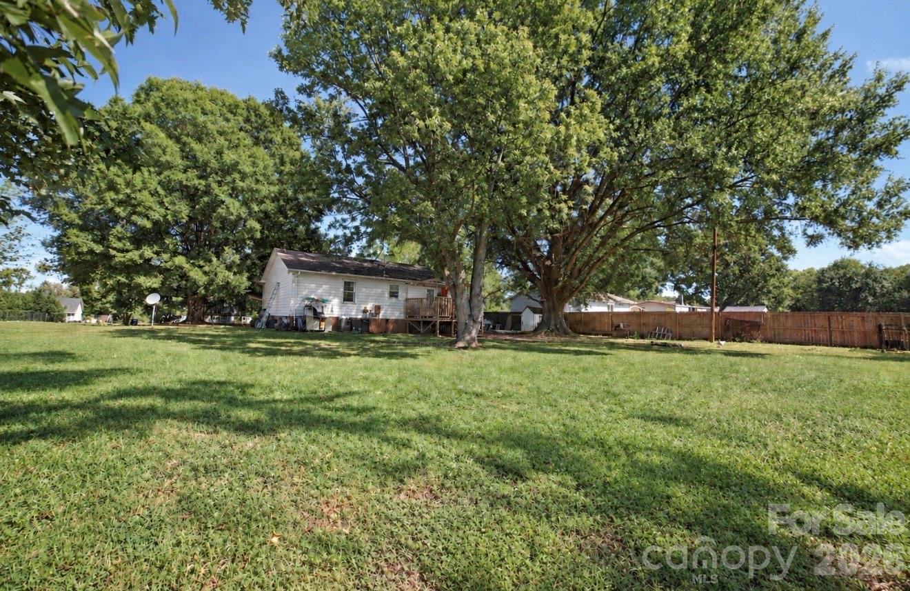 Single Family Residence at 712 Edgehill Drive, Monroe, photo 2 of 14