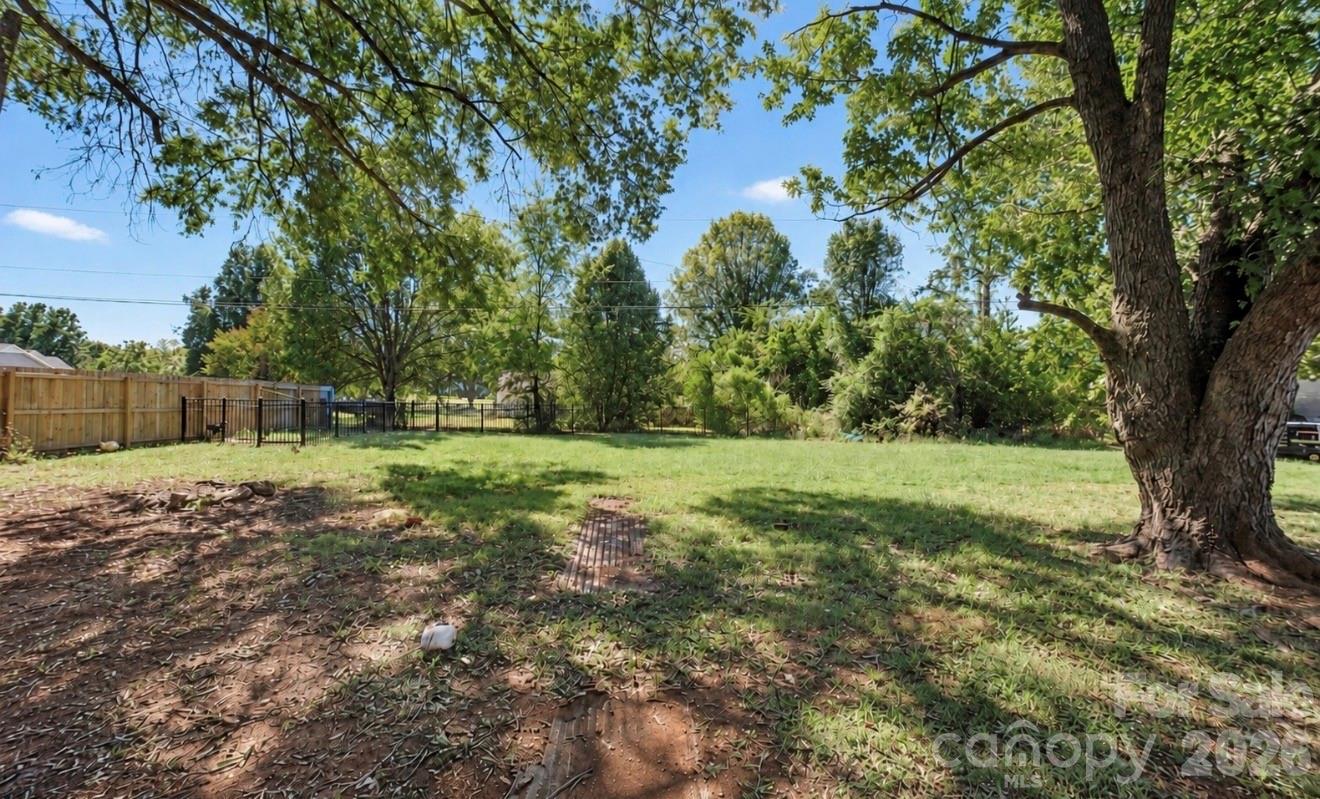 Single Family Residence at 712 Edgehill Drive, Monroe, photo 3 of 14