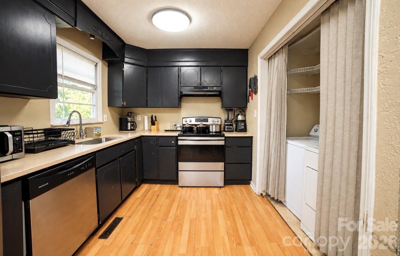 Single Family Residence at 712 Edgehill Drive, Monroe, photo 6 of 14