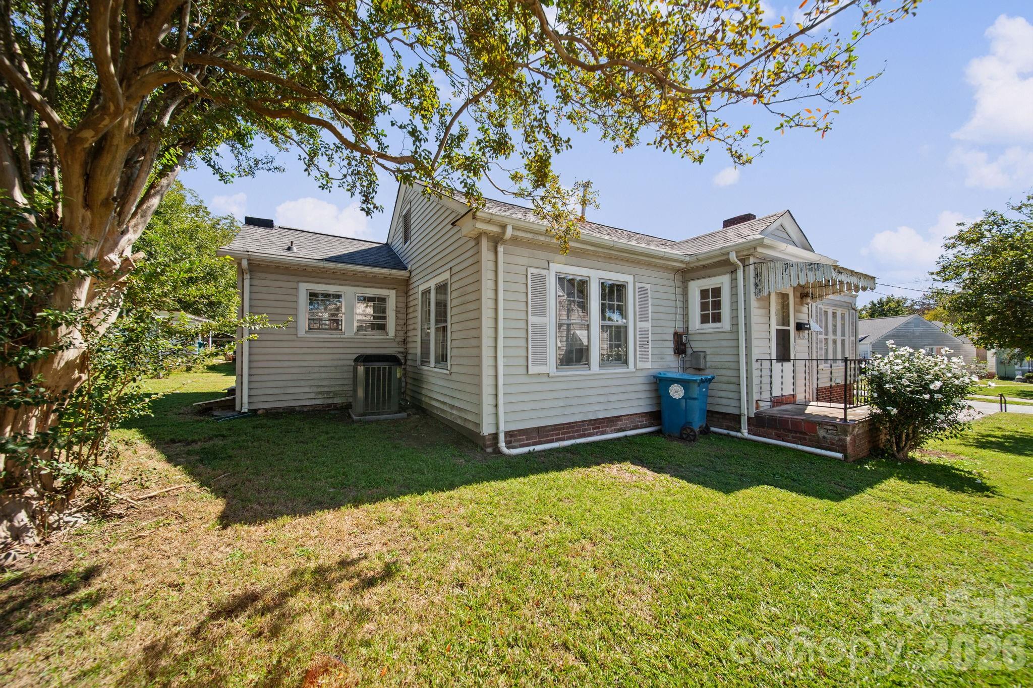 402 Heilig Avenue