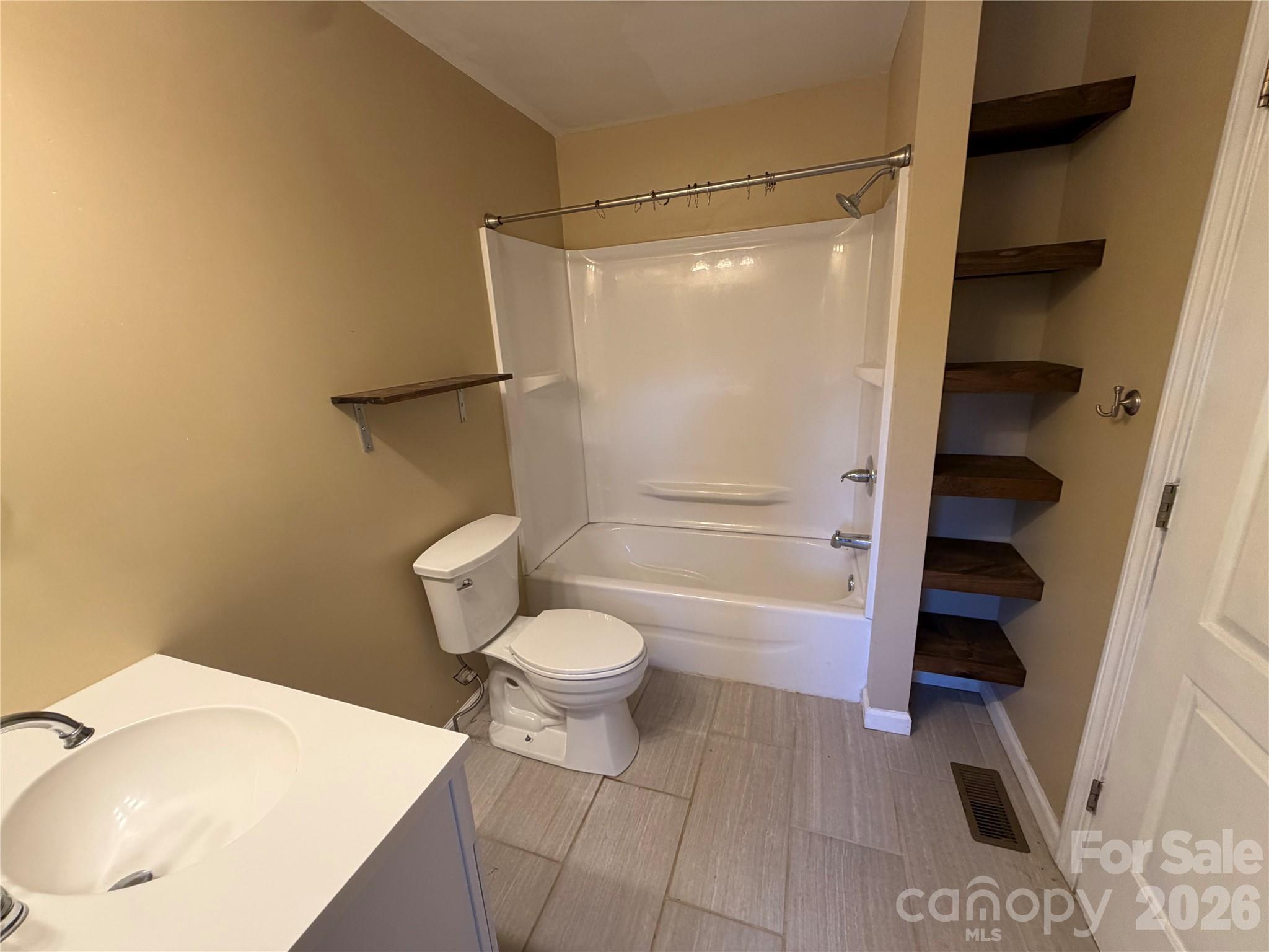 Full Bath - 405 Jug Wilson Street, Morganton