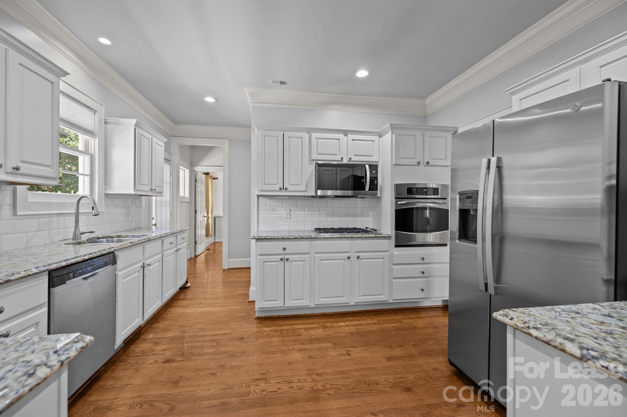 Single Family Residence at 1705 Fountain View, Charlotte, photo 9 of 48