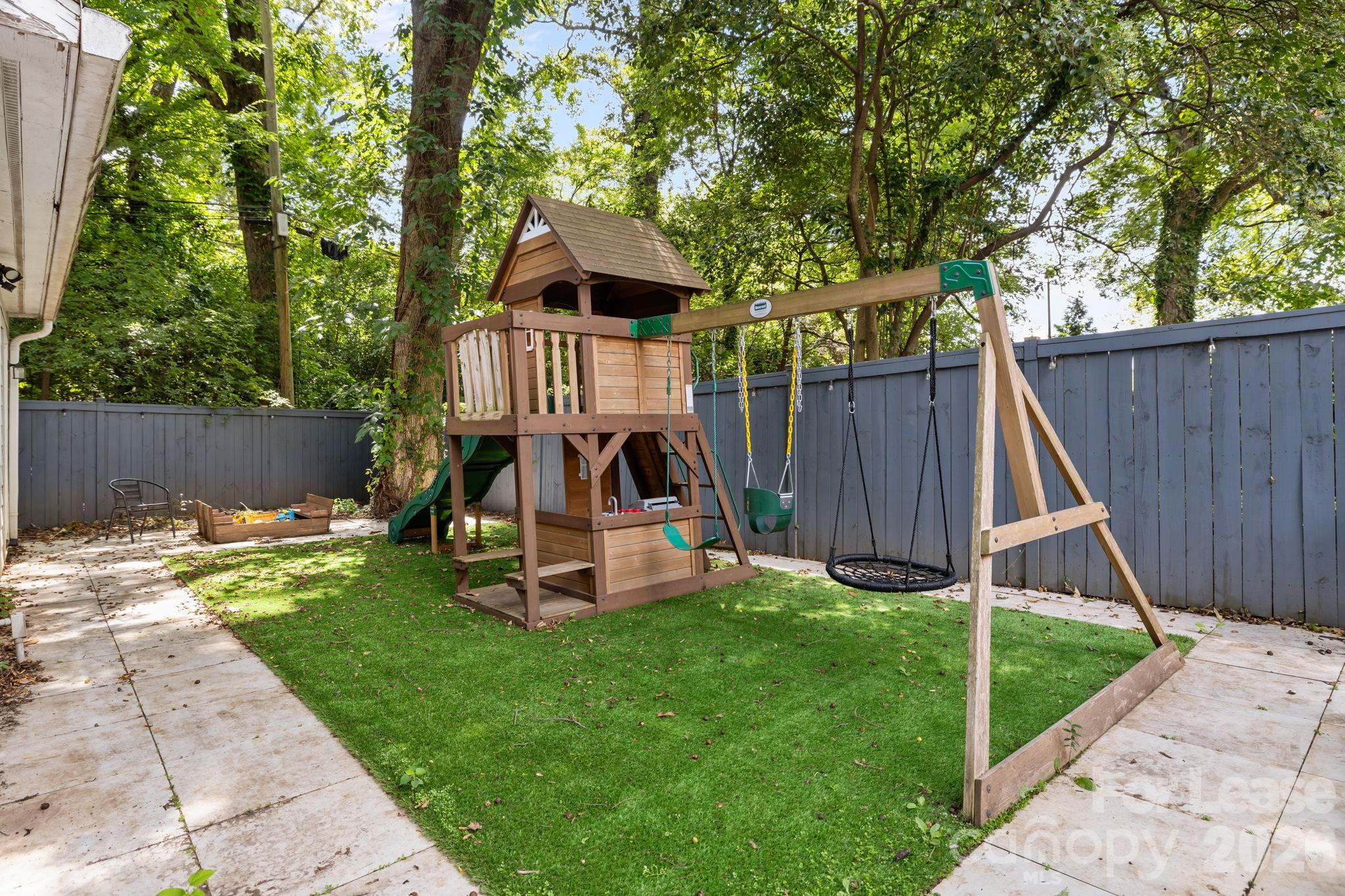 Single Family Residence at 1705 Fountain View, Charlotte, photo 32 of 48