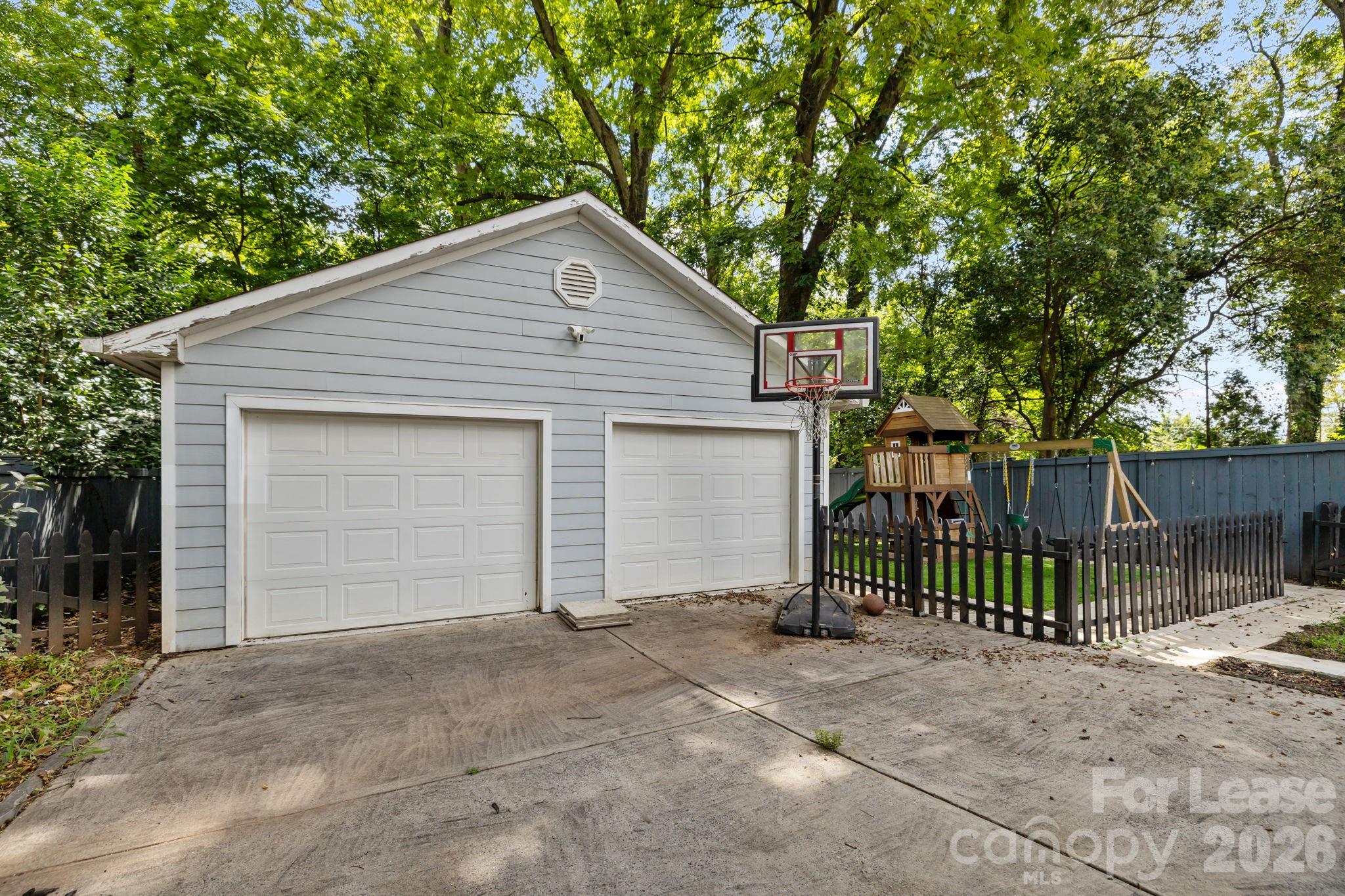 Single Family Residence at 1705 Fountain View, Charlotte, photo 33 of 48