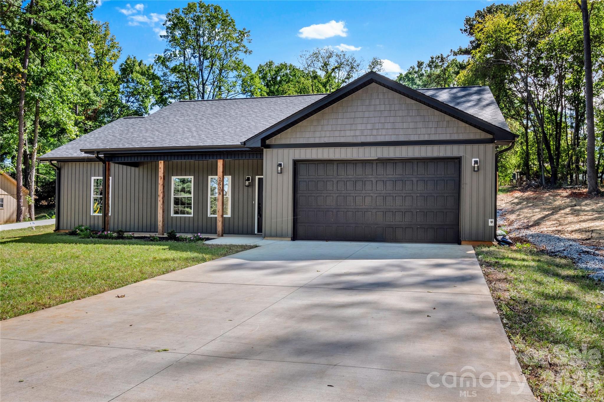Single Family Residence at 2328 Summerlin Street, Winston Salem, photo 2 of 34