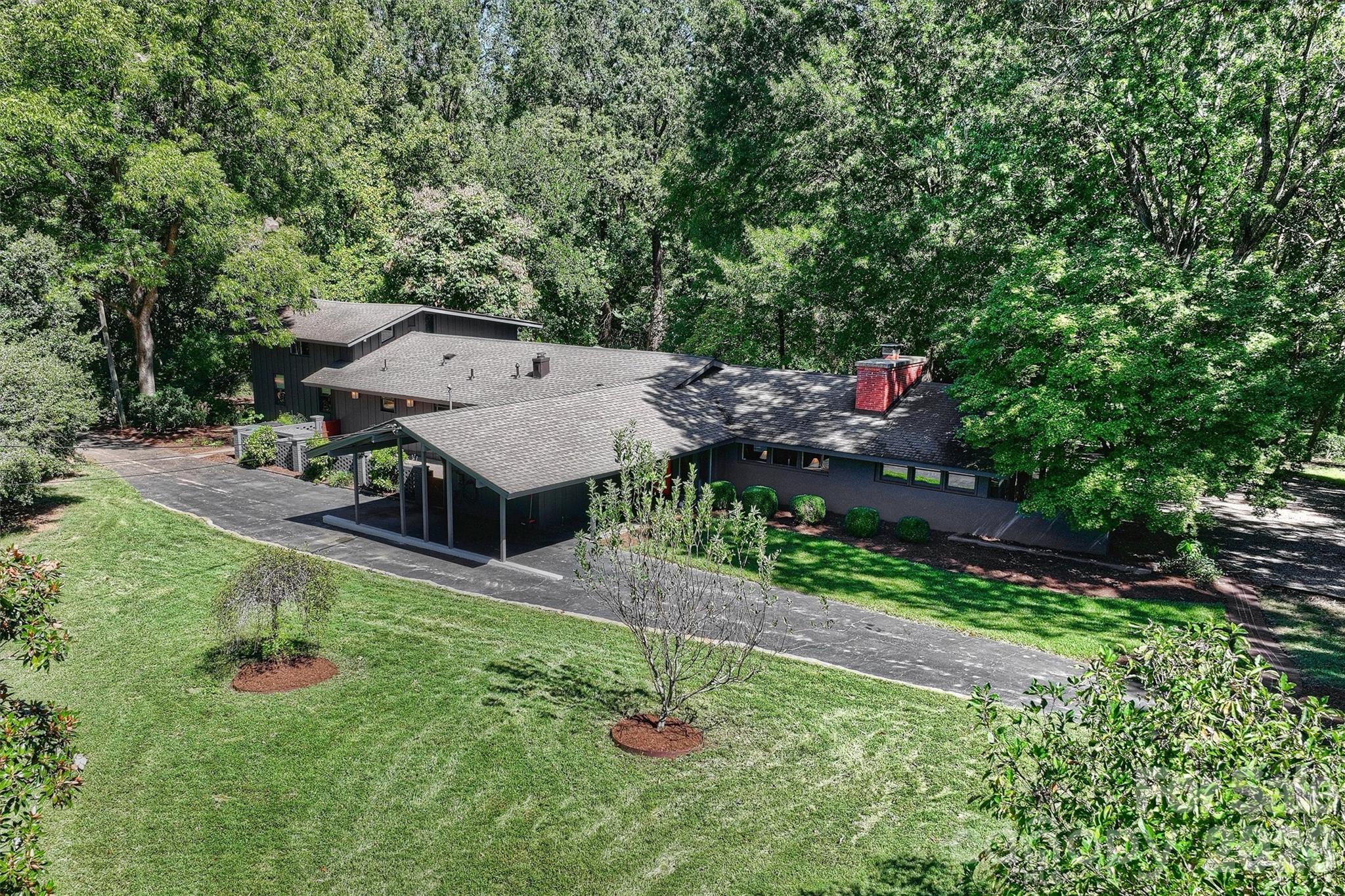 Single Family Residence at 101 S Westover Drive, Monroe, photo 6 of 43