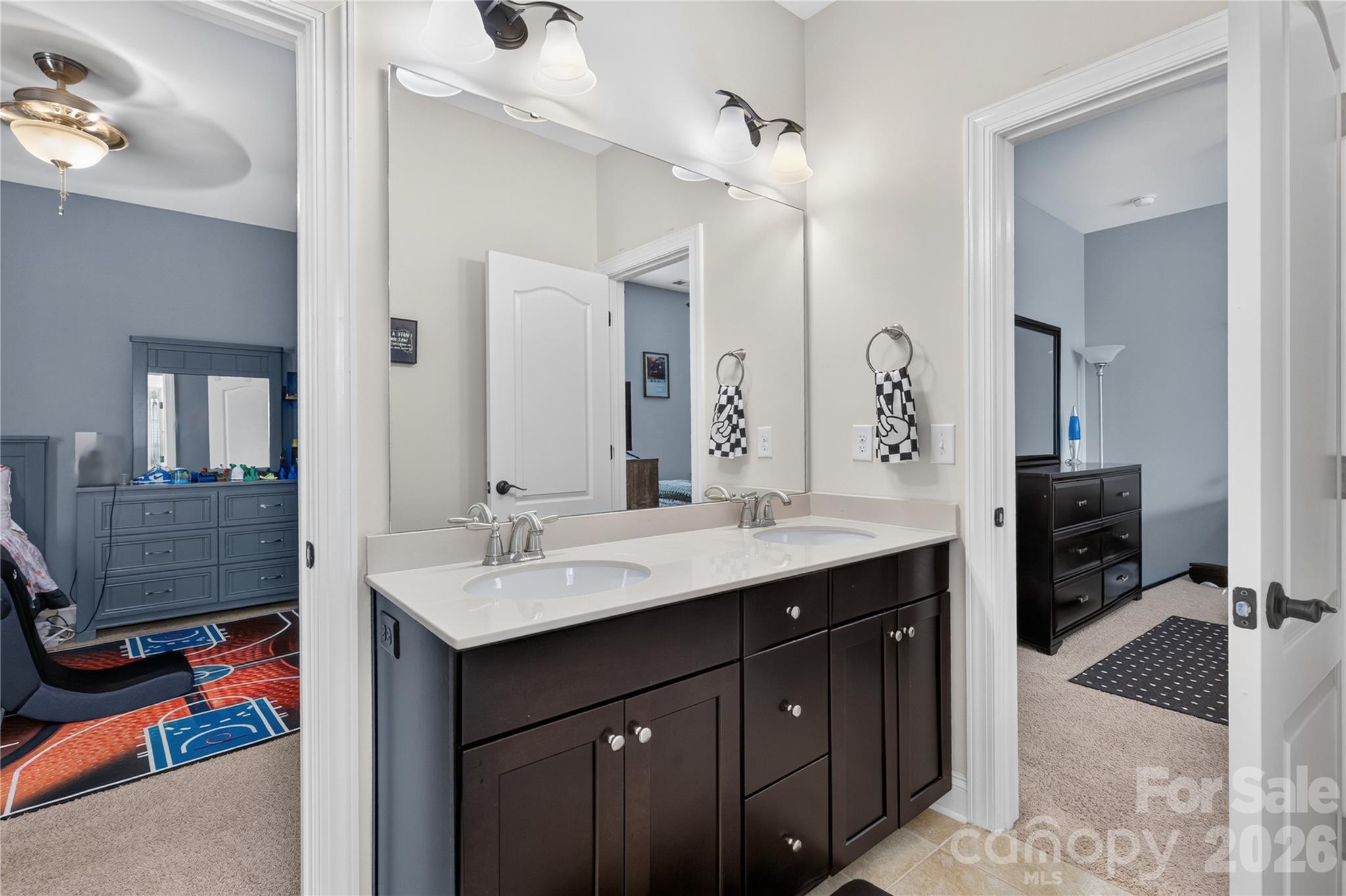 Jack and Jill Bathroom with separate toilet and shower - 1402 Smoketree Court, Waxhaw