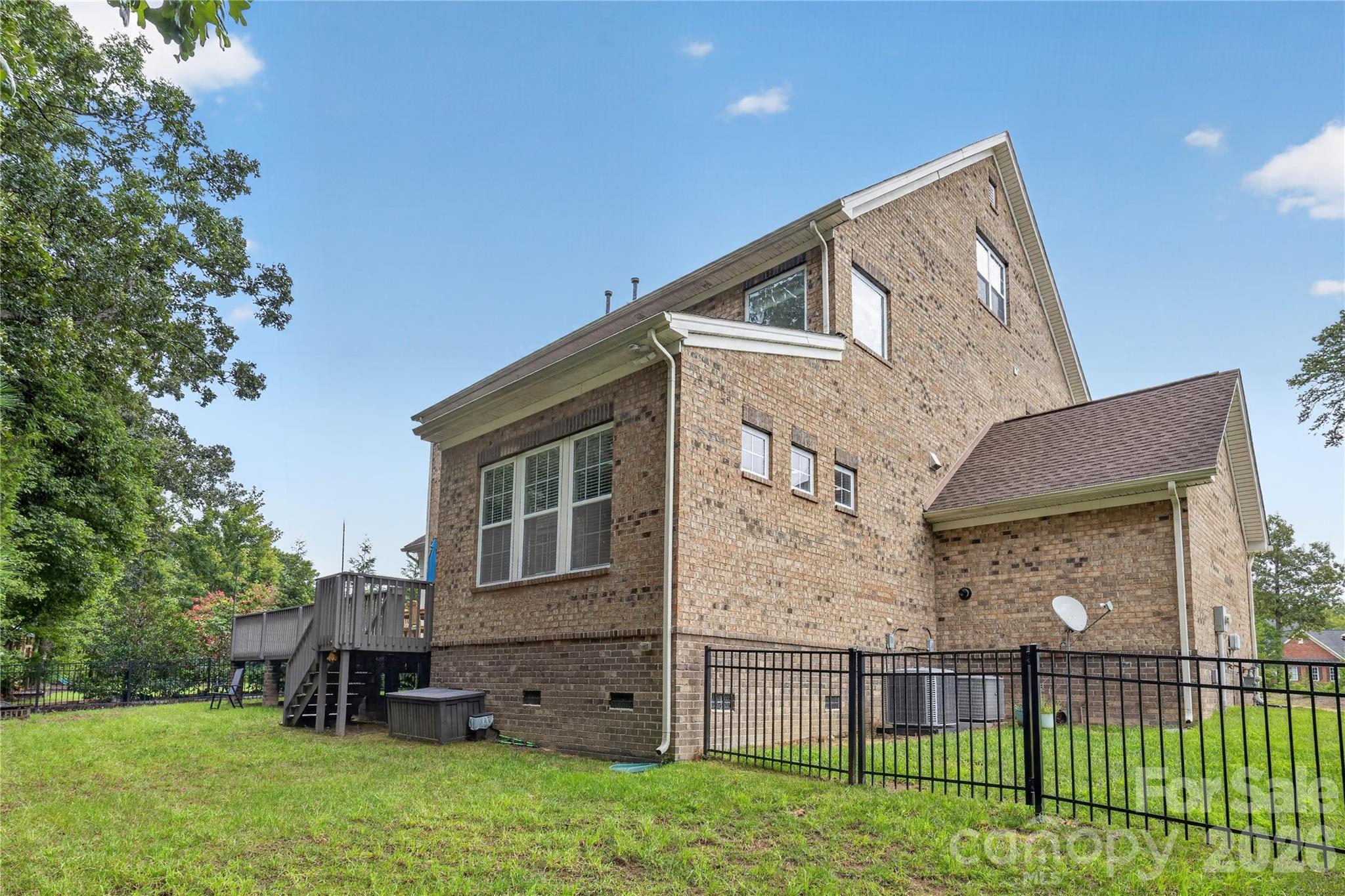 Fenced in backyard, great area to play or for a fire pit! - 1402 Smoketree Court, Waxhaw