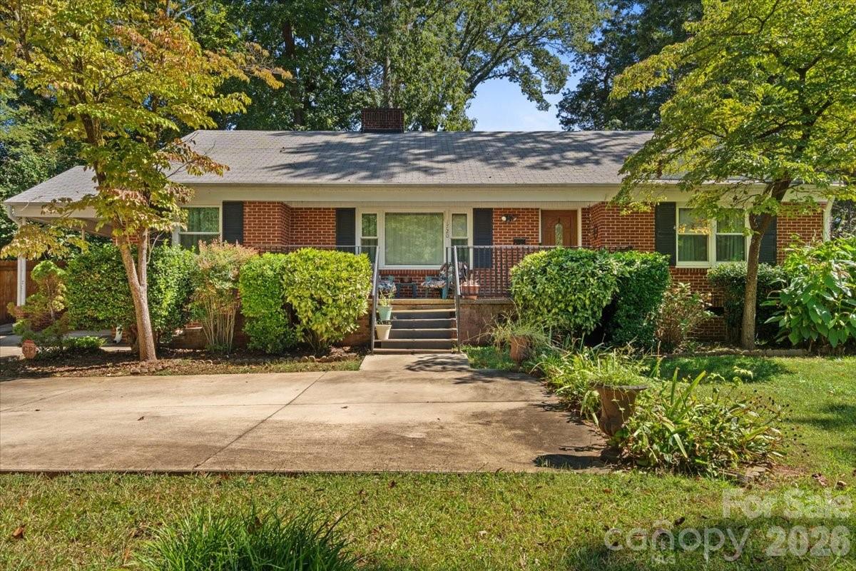 Single Family Residence at 1720 Flynwood Drive, Charlotte, photo 2 of 34