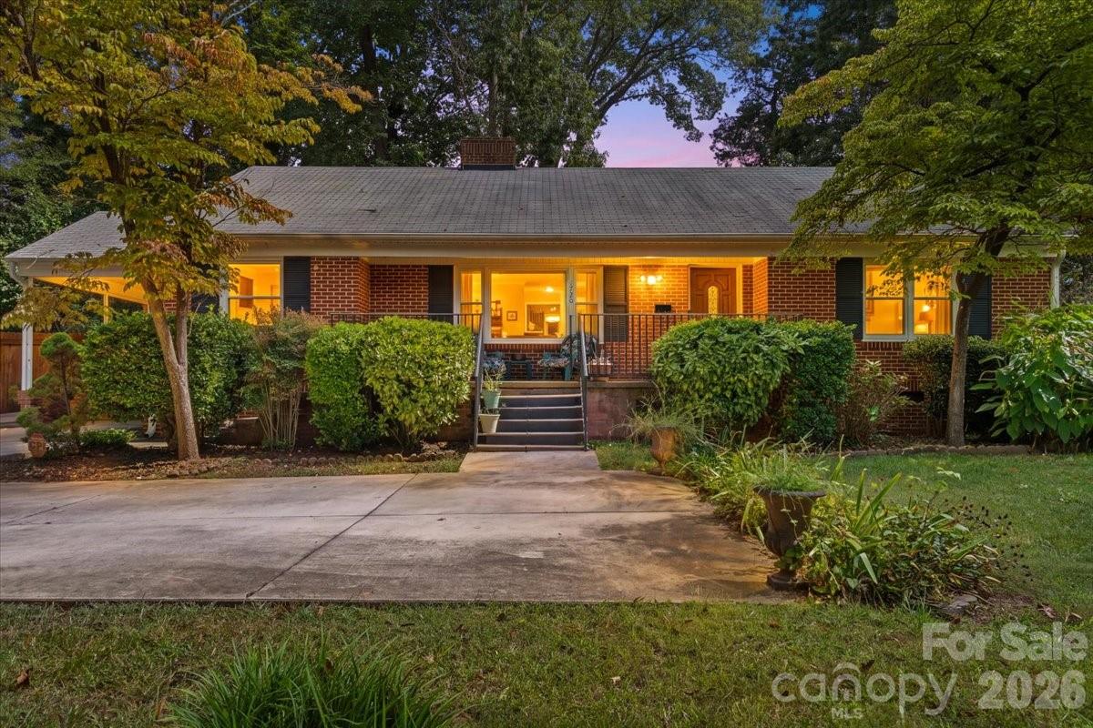 Single Family Residence at 1720 Flynwood Drive, Charlotte, photo 3 of 34