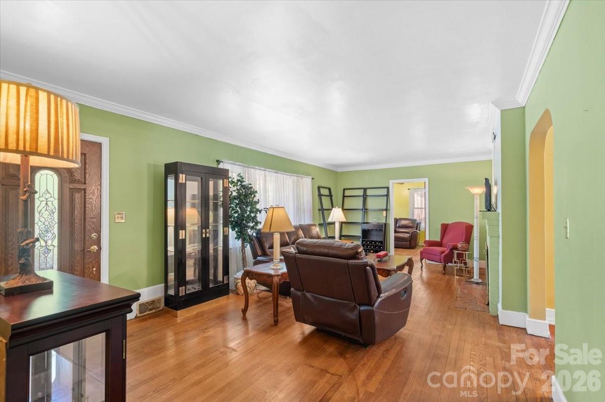 Single Family Residence at 1720 Flynwood Drive, Charlotte, photo 6 of 34
