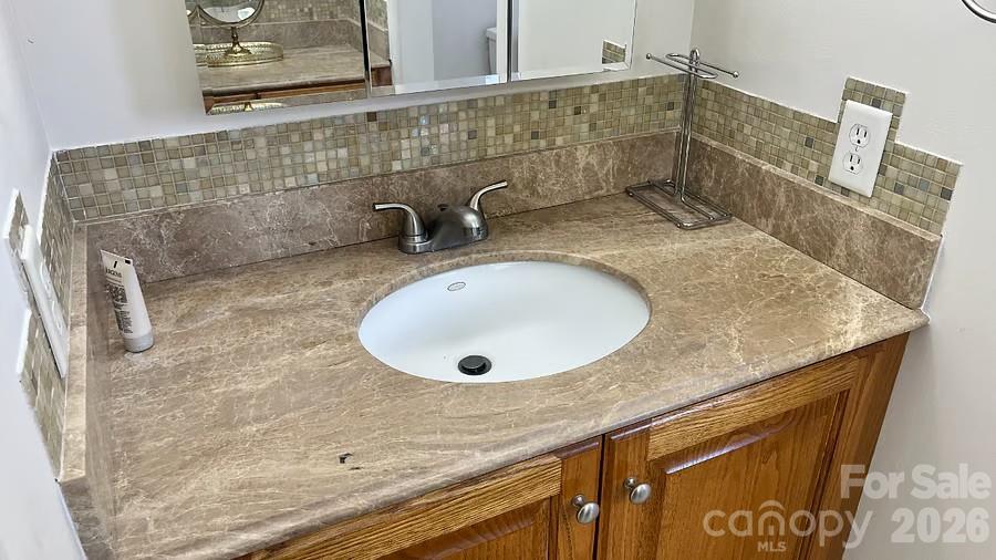 Condominium at 570 Queen Brogan Court, Gastonia, photo 31 of 35