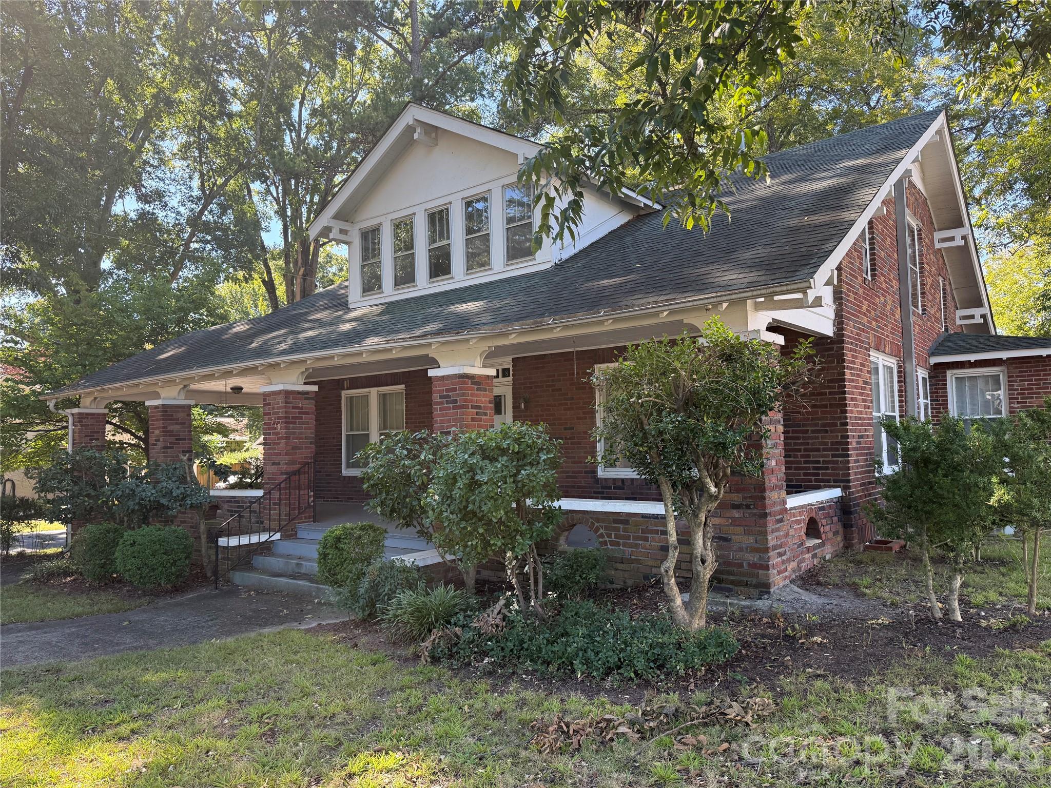 Single Family Residence at 718 E E Franklin Street, Monroe, photo 4 of 15
