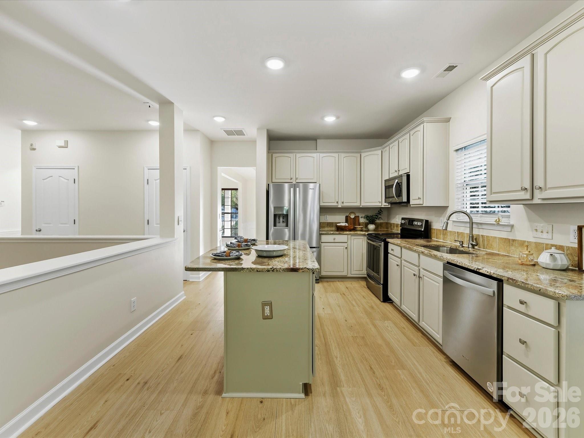 Single Family Residence at 8128 Madrigal Court, Waxhaw, photo 13 of 46