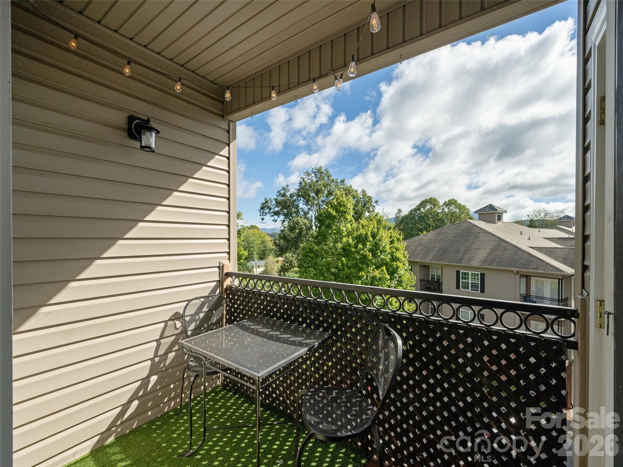 Condominium at 437 Appeldoorn Circle, Asheville, photo 8 of 31