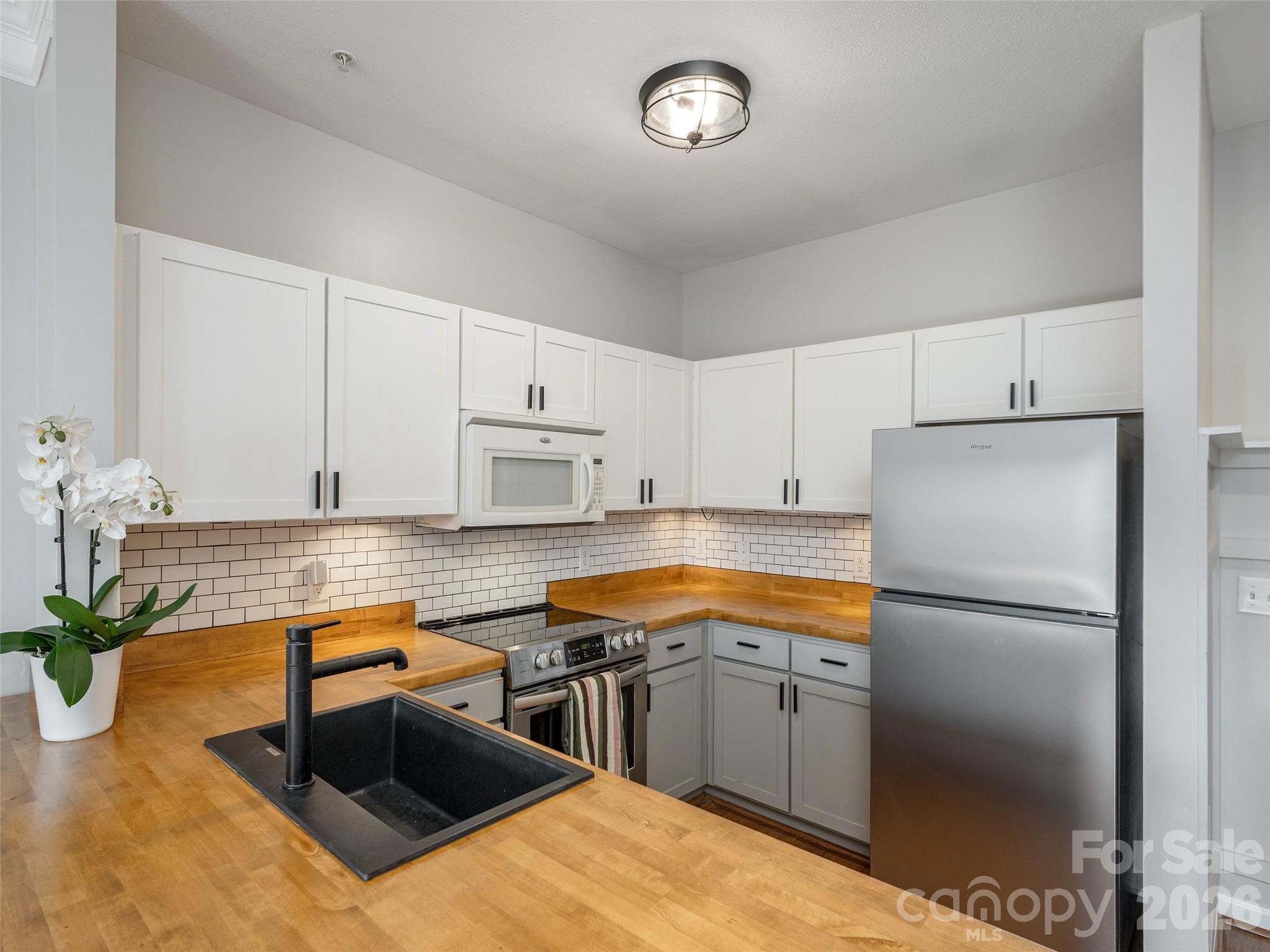 Condominium at 437 Appeldoorn Circle, Asheville, photo 16 of 31
