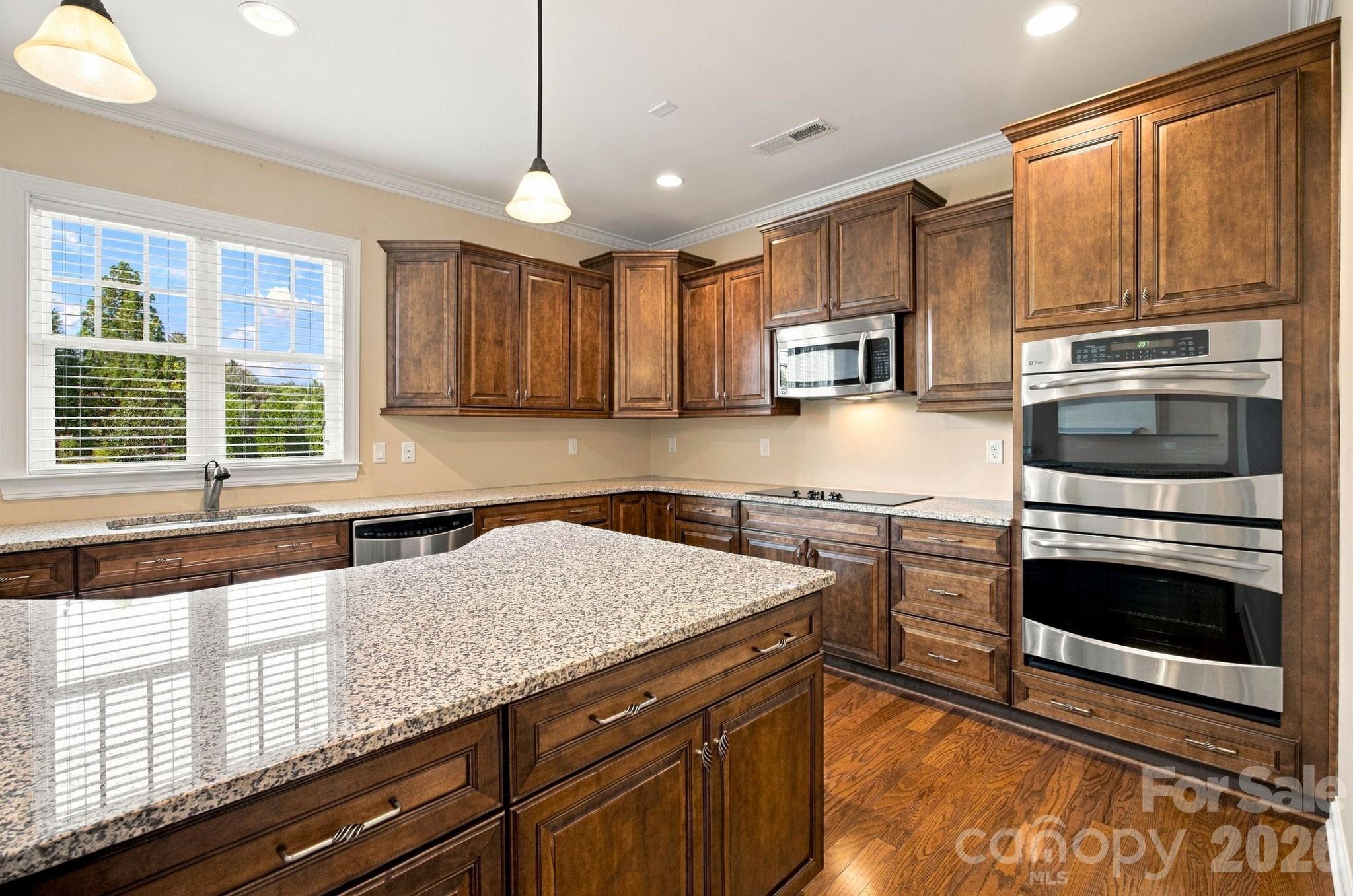 Double Ovens - 146 Northbridge Drive, Mooresville
