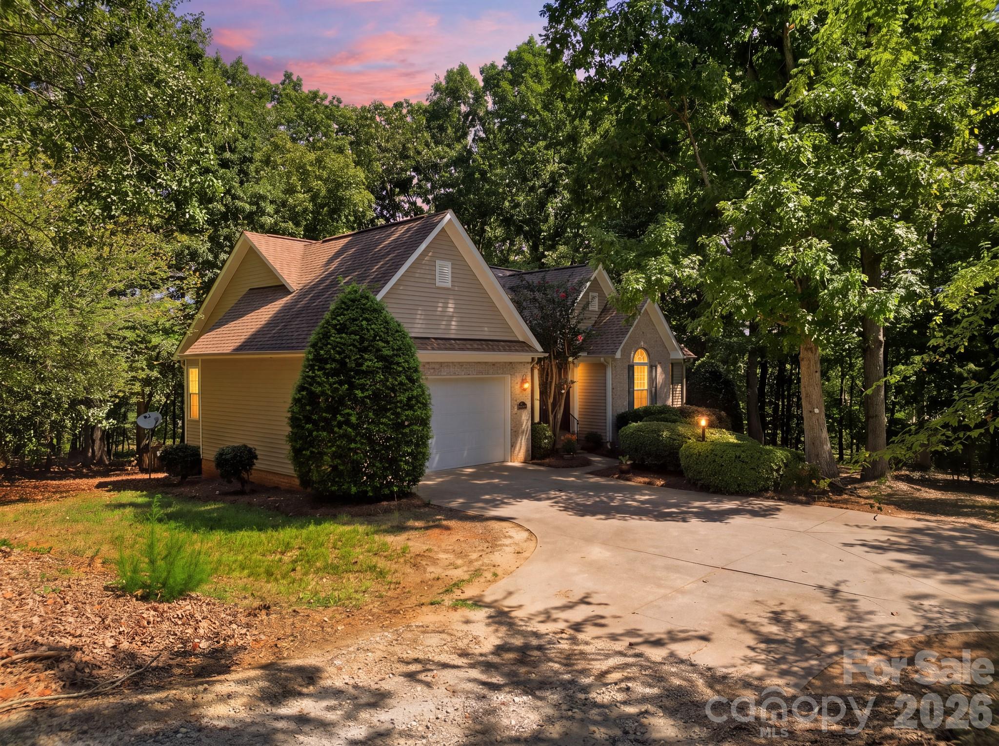 Single Family Residence at 14724 Beatties Ford Road, Huntersville, photo 4 of 37