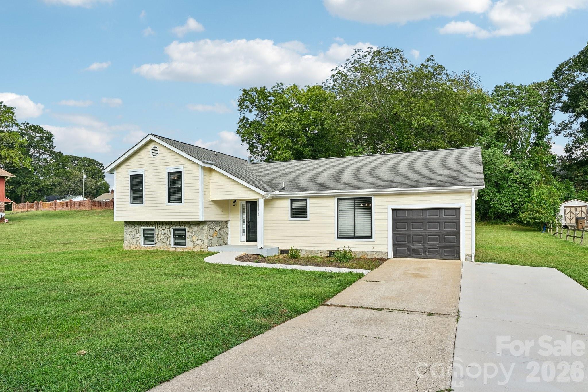 Single Family Residence at 1106 Stanton Drive, Shelby