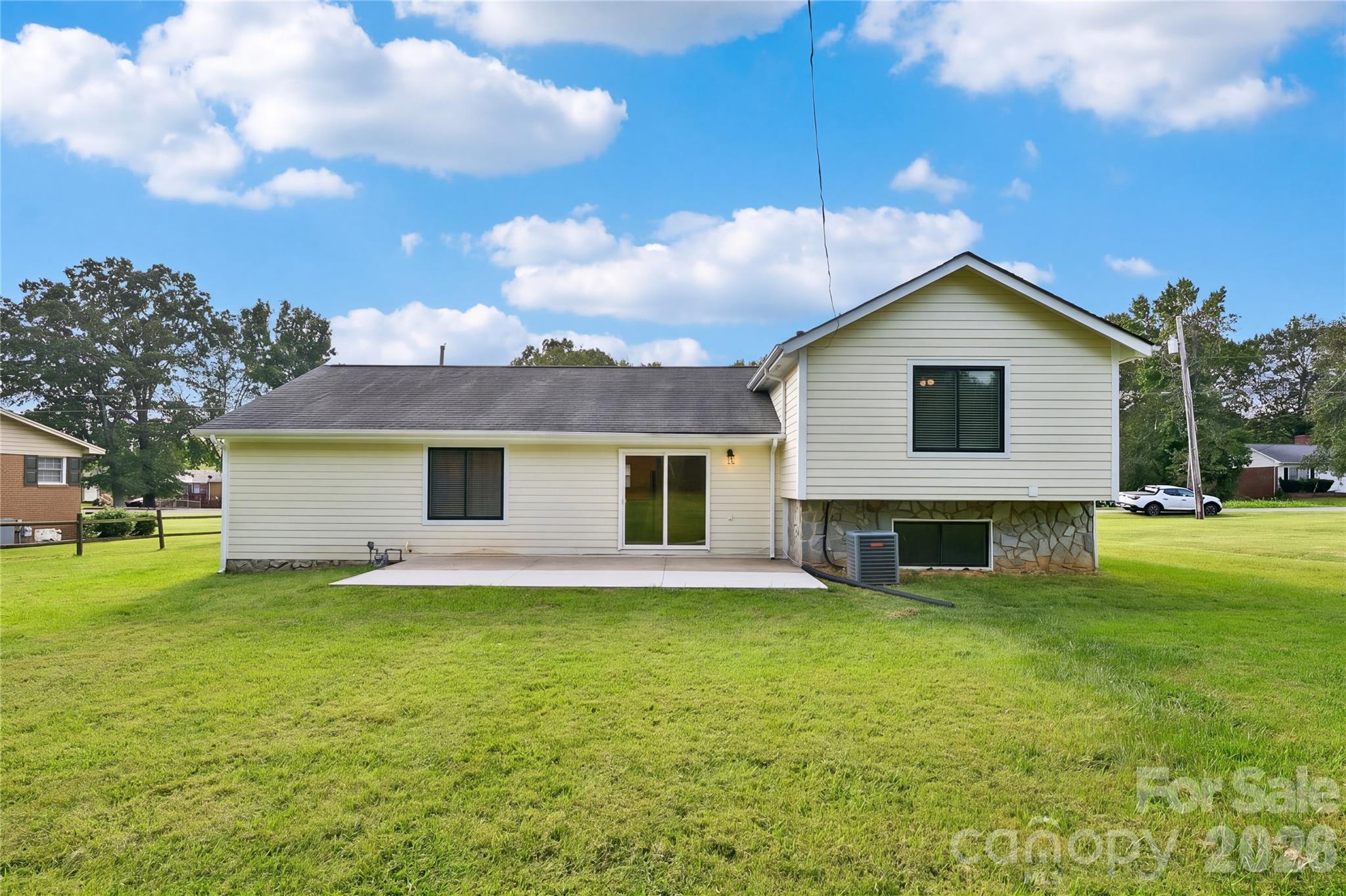 Single Family Residence at 1106 Stanton Drive, Shelby, photo 4 of 26