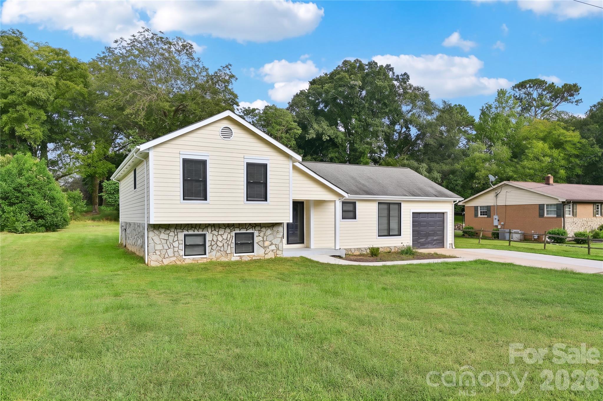 Single Family Residence at 1106 Stanton Drive, Shelby, photo 6 of 26