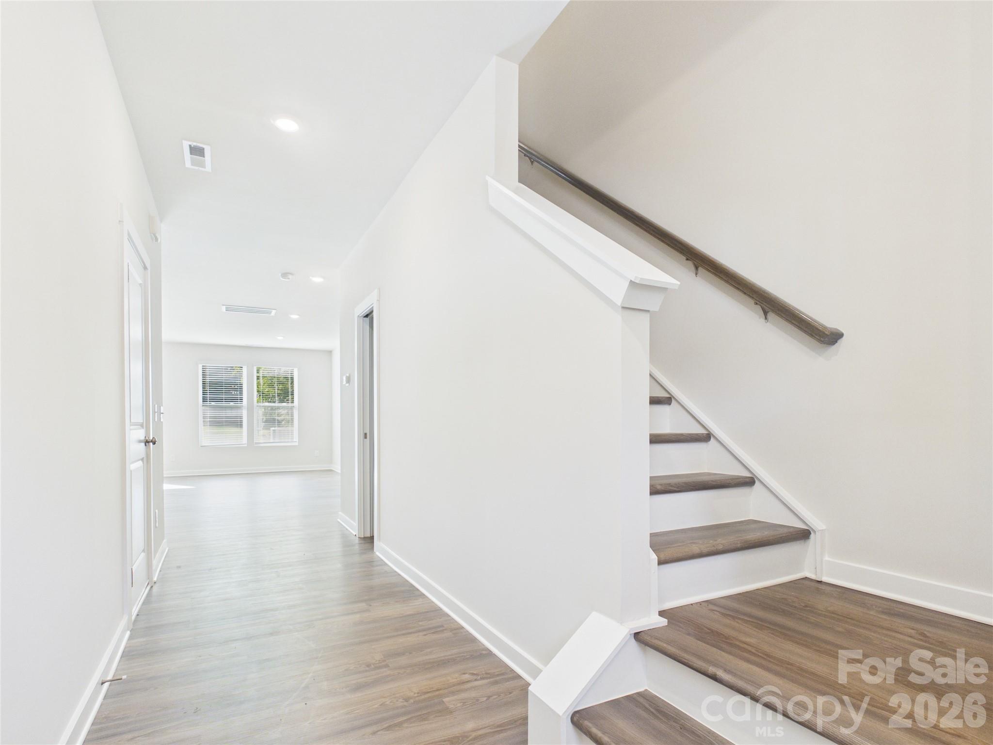 Entry - 105 Dilling Street N, Kings Mountain