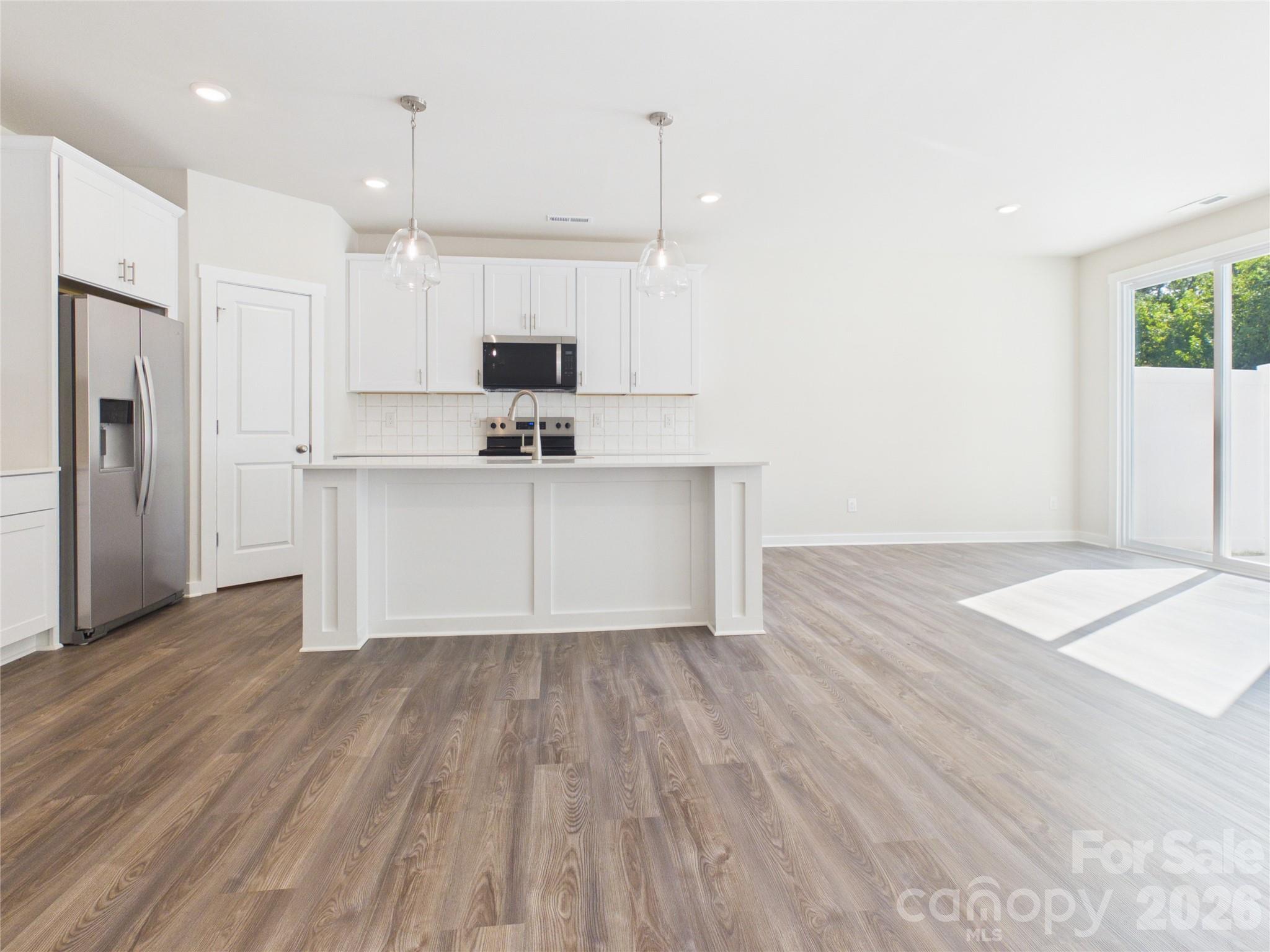 Large island - 105 Dilling Street N, Kings Mountain