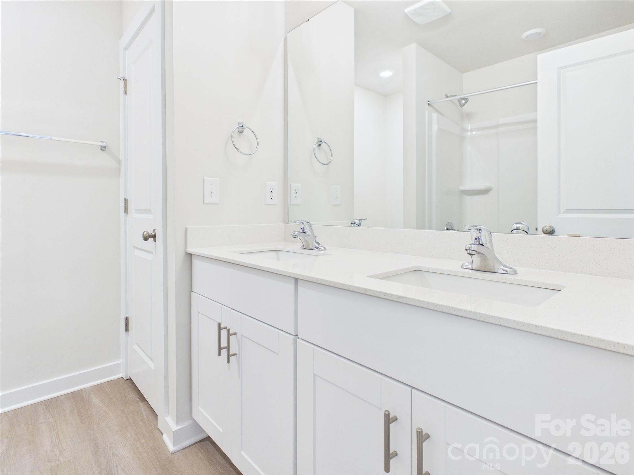 Hall bath has dual sinks - 105 Dilling Street N, Kings Mountain