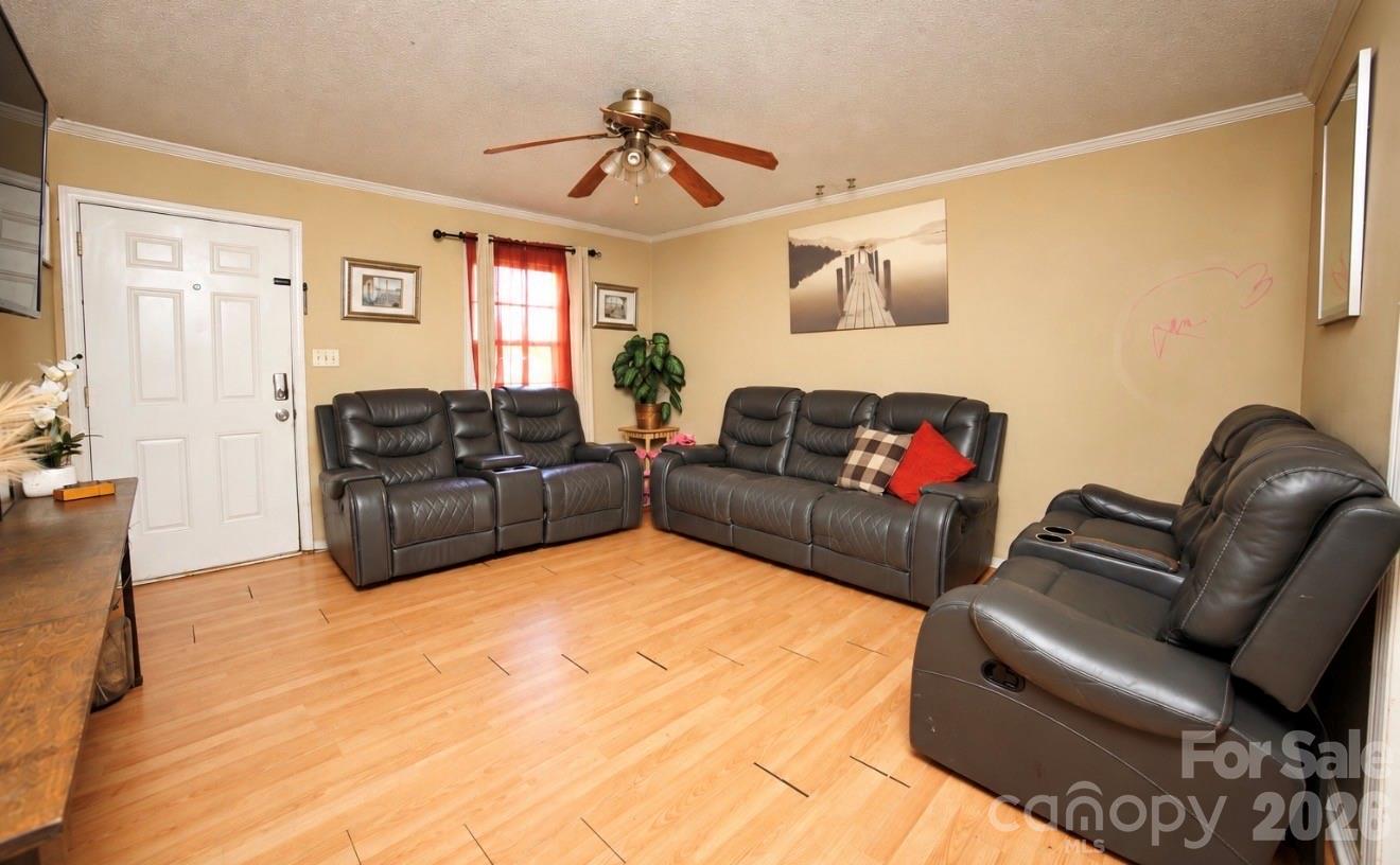 Single Family Residence at 712 Edgehill Drive, Monroe, photo 4 of 14