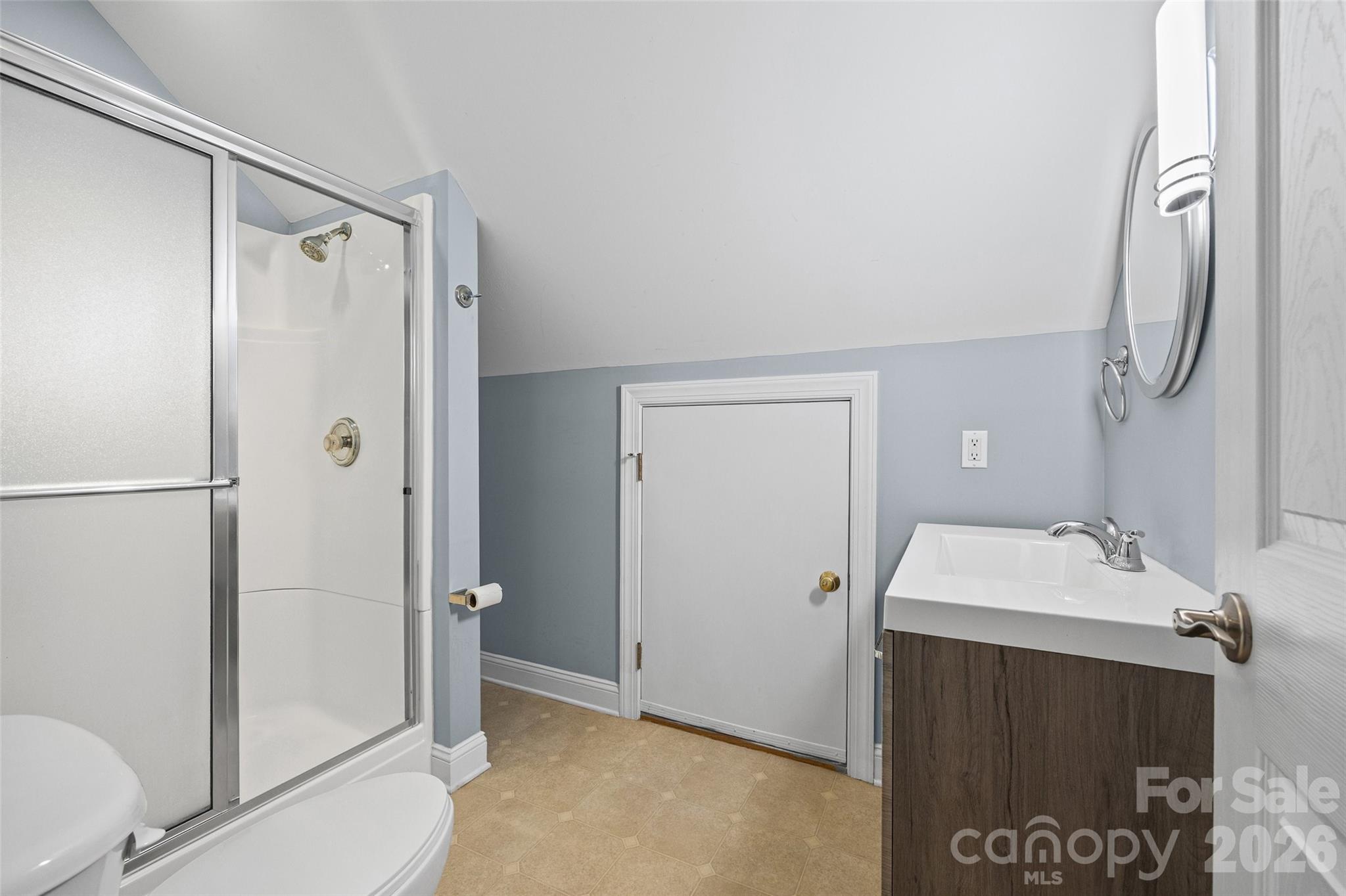 Upstairs Bath - 705 Carrollton Place, Rock Hill