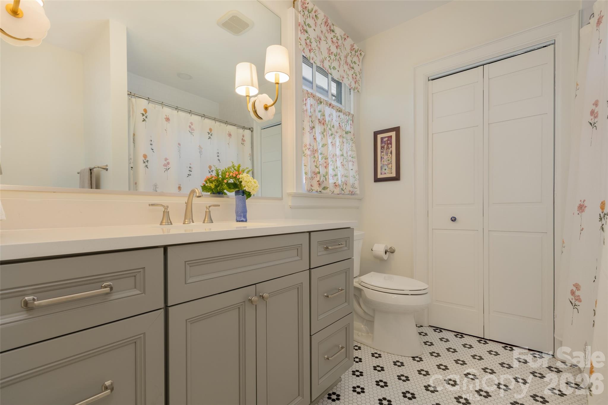 En suite full bath with closet. - 200 Kimberly Avenue, Asheville