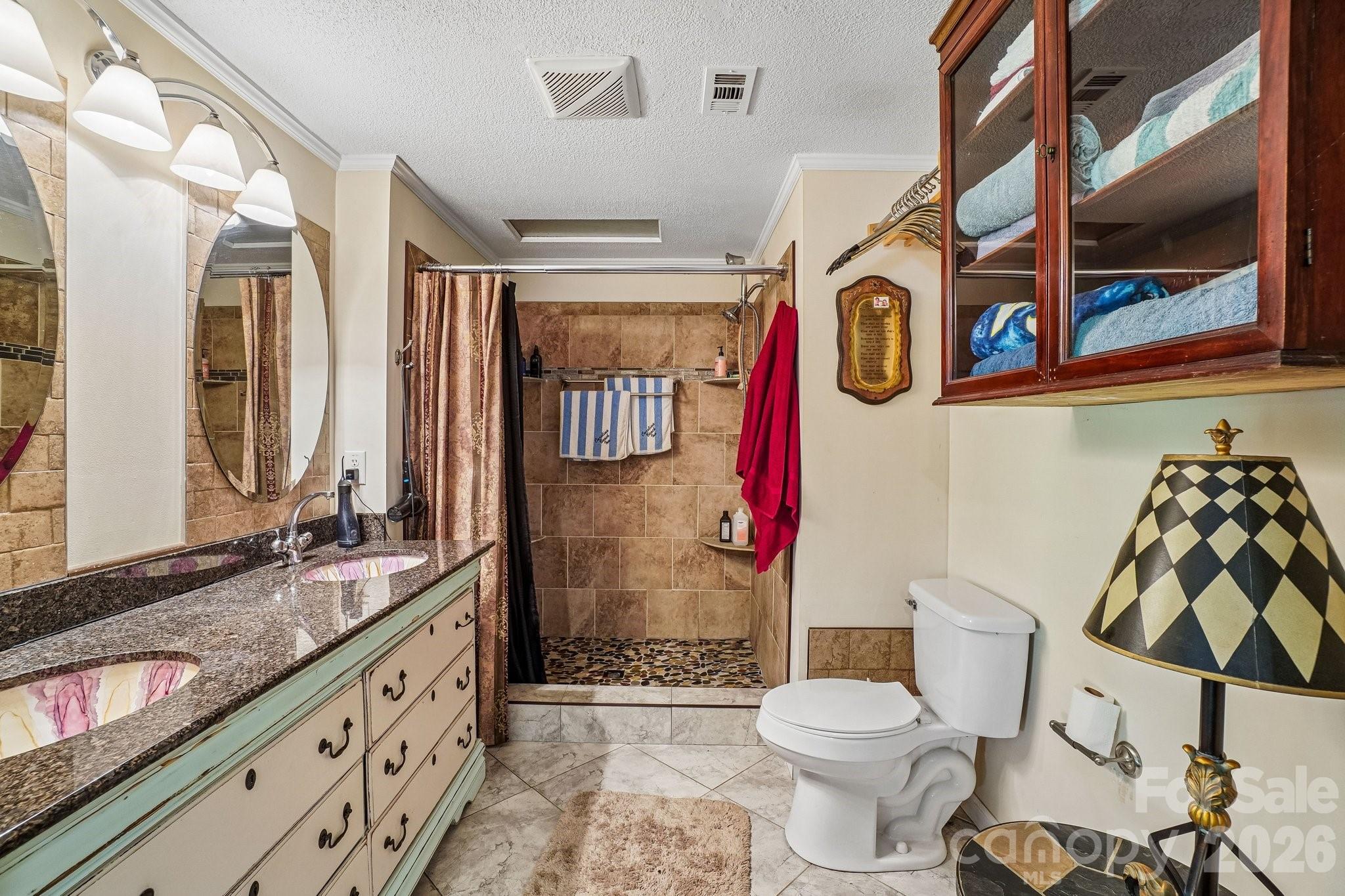 Master Bath - 49 Ramsey Road, Marshall