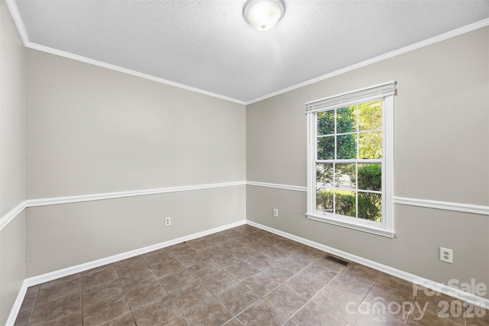 Single Family Residence at 116 Beacon Hills Drive, Gastonia, photo 6 of 26