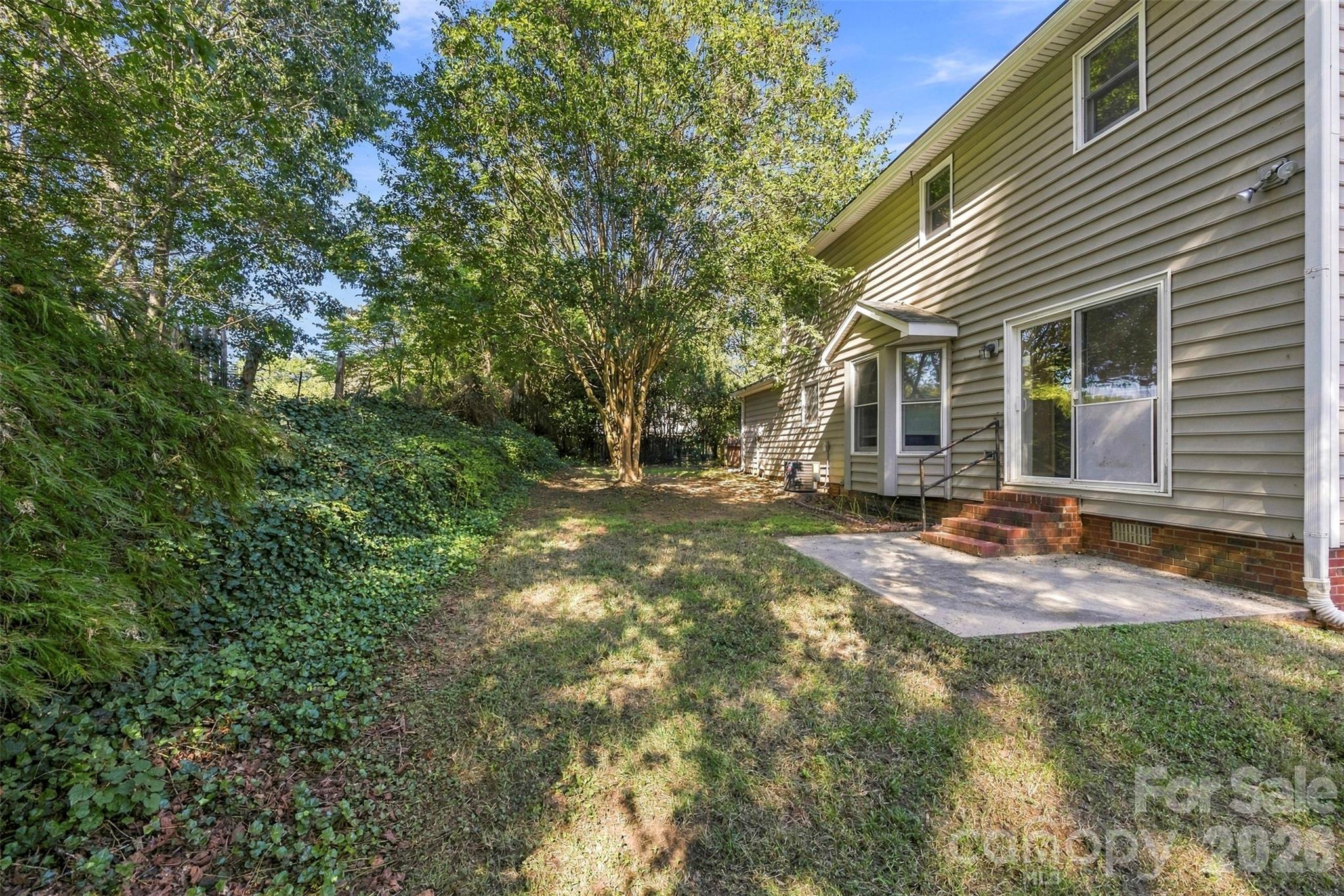 Single Family Residence at 116 Beacon Hills Drive, Gastonia, photo 9 of 26