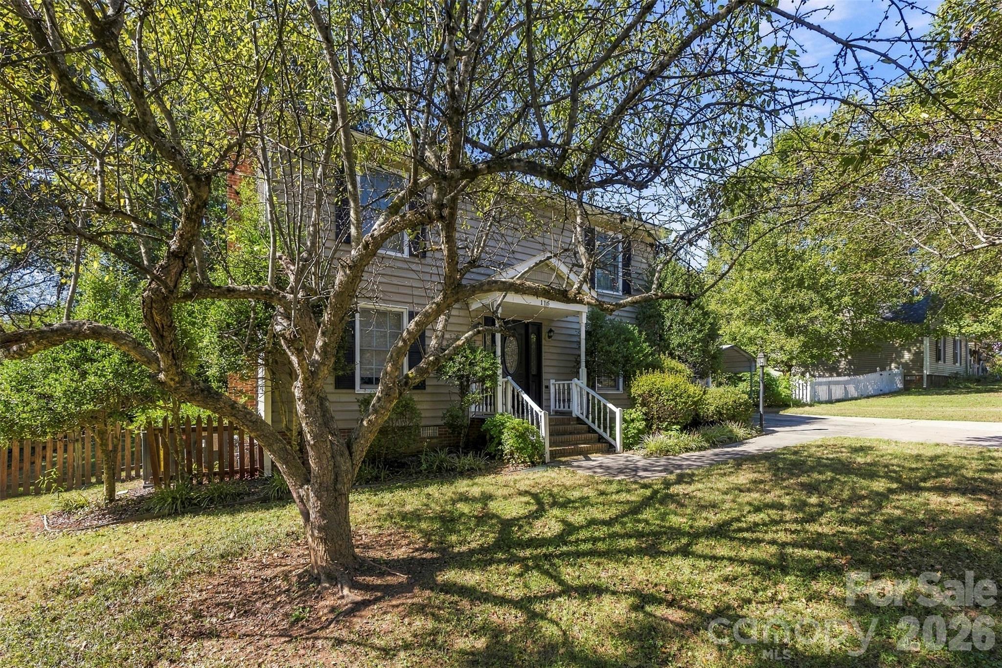 Single Family Residence at 116 Beacon Hills Drive, Gastonia, photo 10 of 26