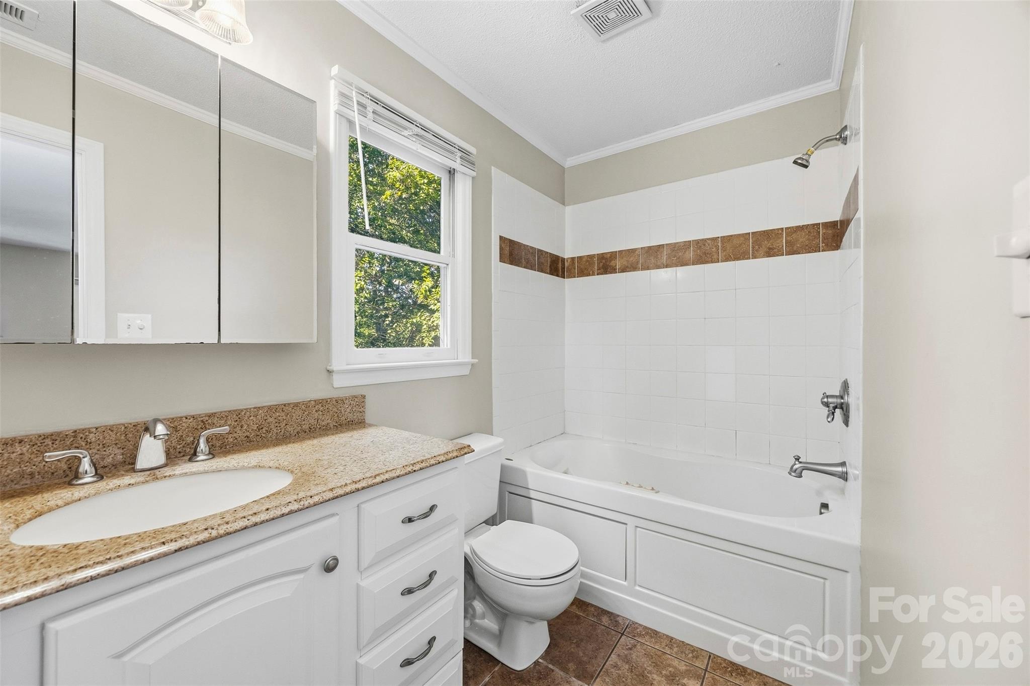 Single Family Residence at 116 Beacon Hills Drive, Gastonia, photo 21 of 26