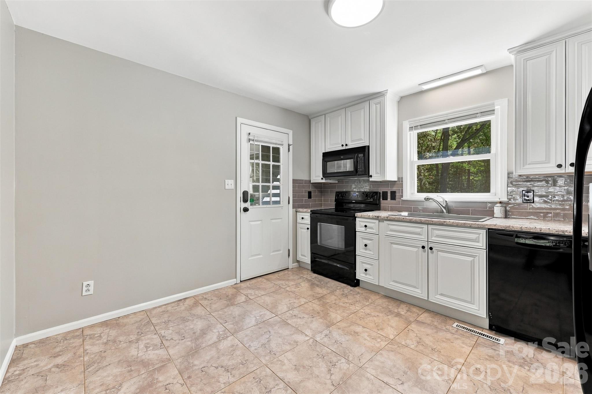 Kitchen with back door entrance - 2909 Matoka Trail, Matthews