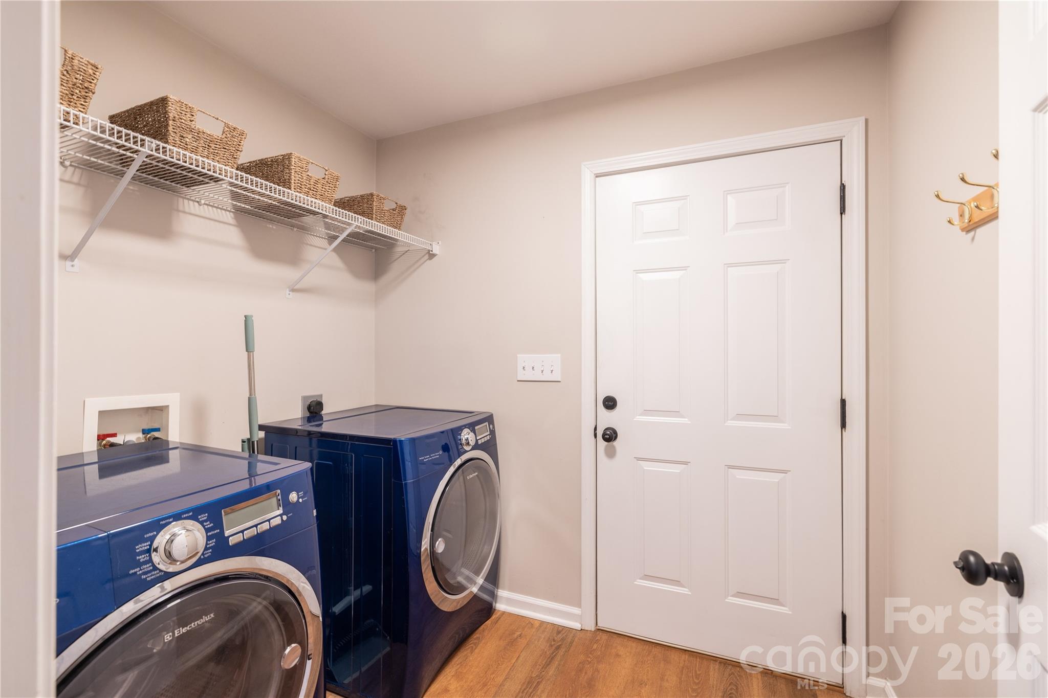 Laundry / Mud Room off Single car garage - 32802 Austin Road, New London