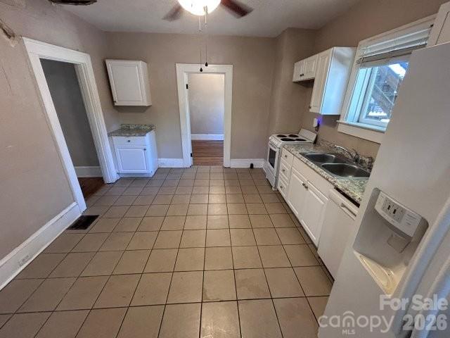 Duplex at 439 2nd Avenue SE, Hickory, photo 3 of 30