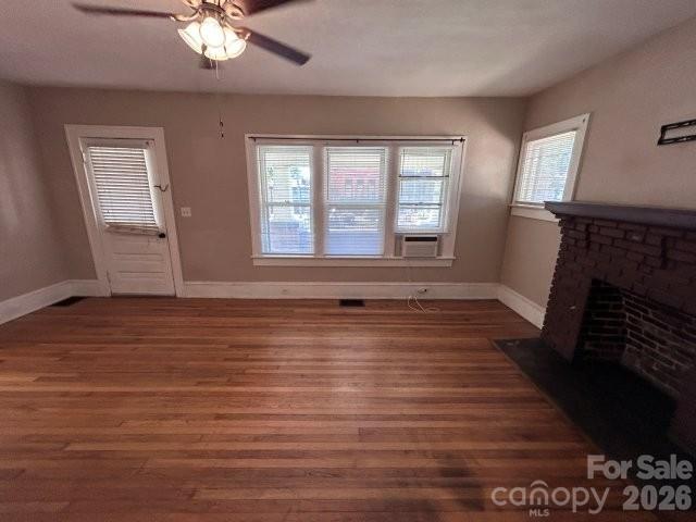 Duplex at 439 2nd Avenue SE, Hickory, photo 5 of 30
