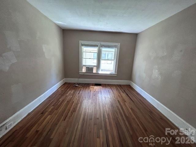 Duplex at 439 2nd Avenue SE, Hickory, photo 10 of 30