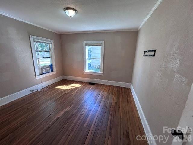 Duplex at 439 2nd Avenue SE, Hickory, photo 12 of 30