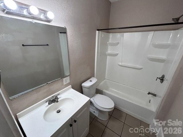 Duplex at 439 2nd Avenue SE, Hickory, photo 13 of 30