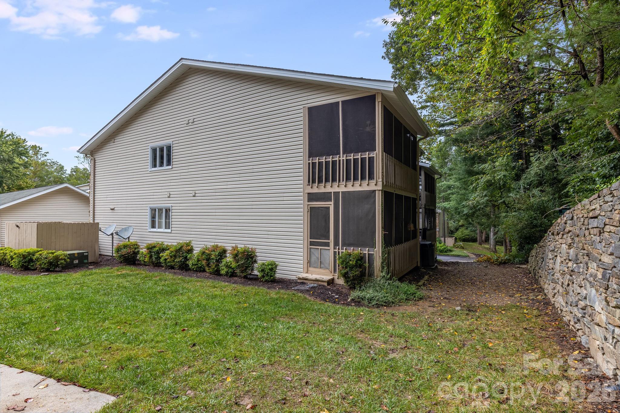 Condominium at 341 Britton Creek Drive, Hendersonville, photo 27 of 41