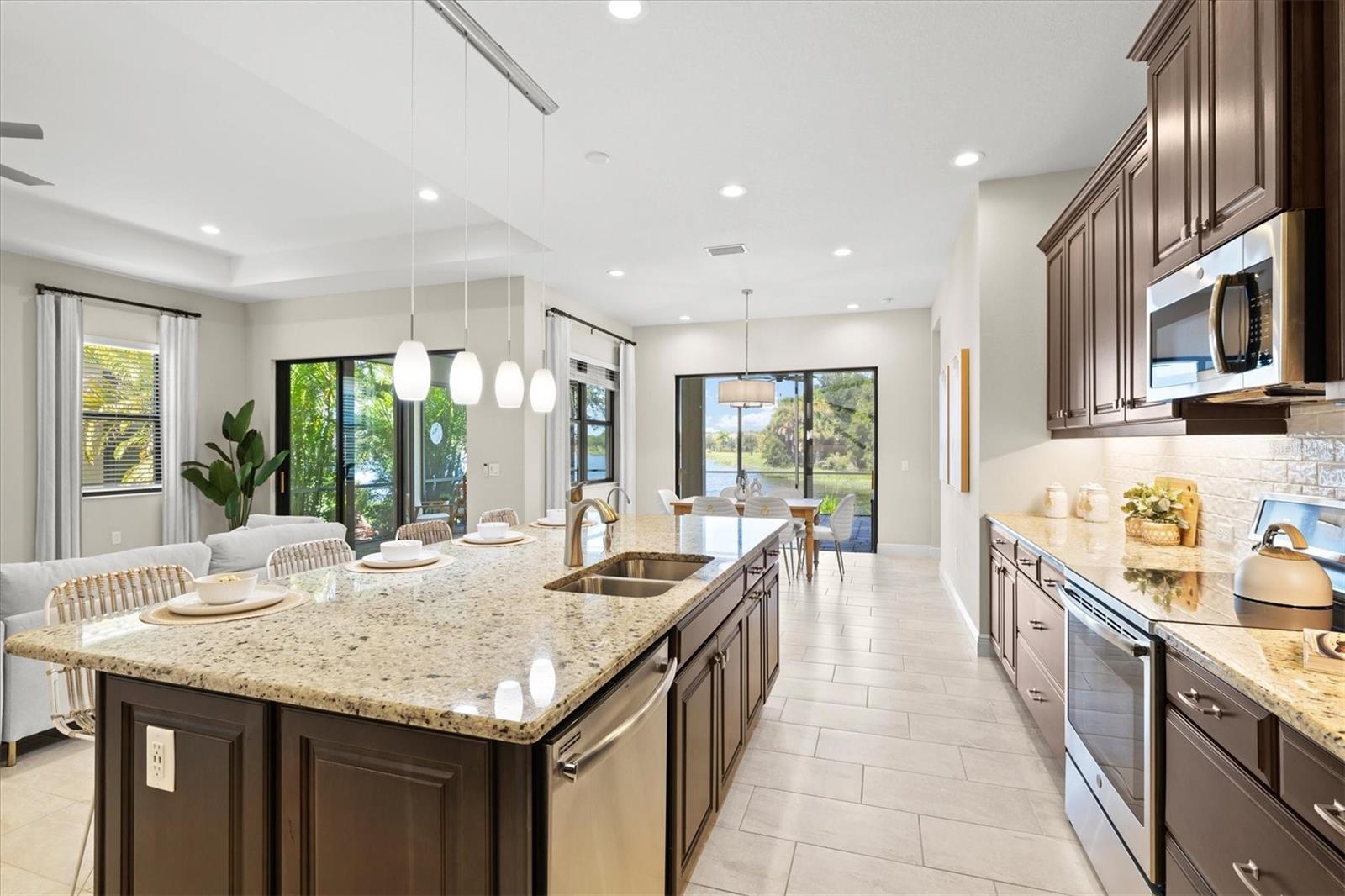 Single Family Residence at 11876 HUNTERS CREEK RD, VENICE, photo 41 of 139